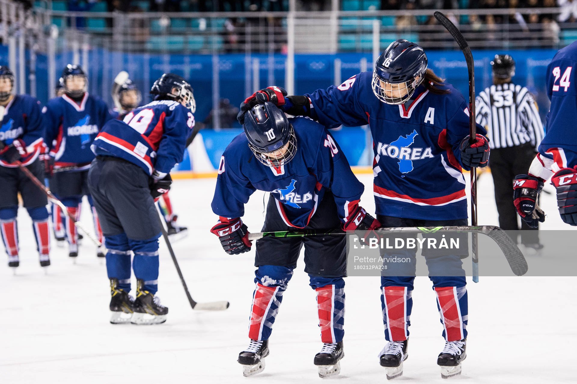 Choi Jiyeon of Korea and Jo Su Sie of Korea looks dejected