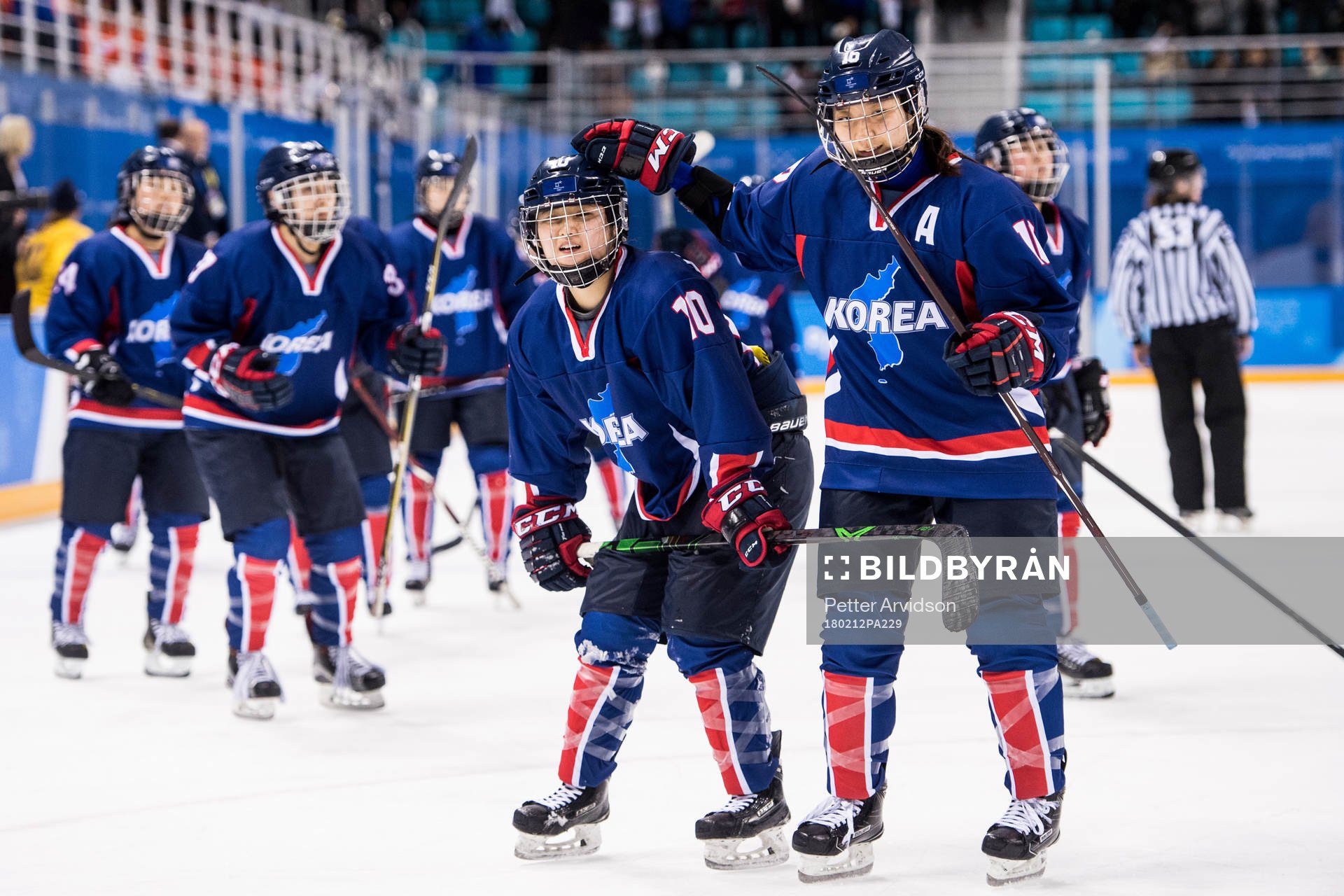 Choi Jiyeon of Korea and Jo Su Sie of Korea looks dejected