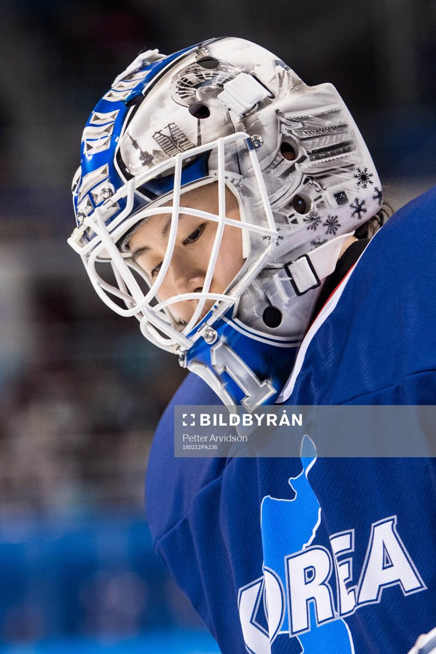 Goaltender Shin So Jung of Korea