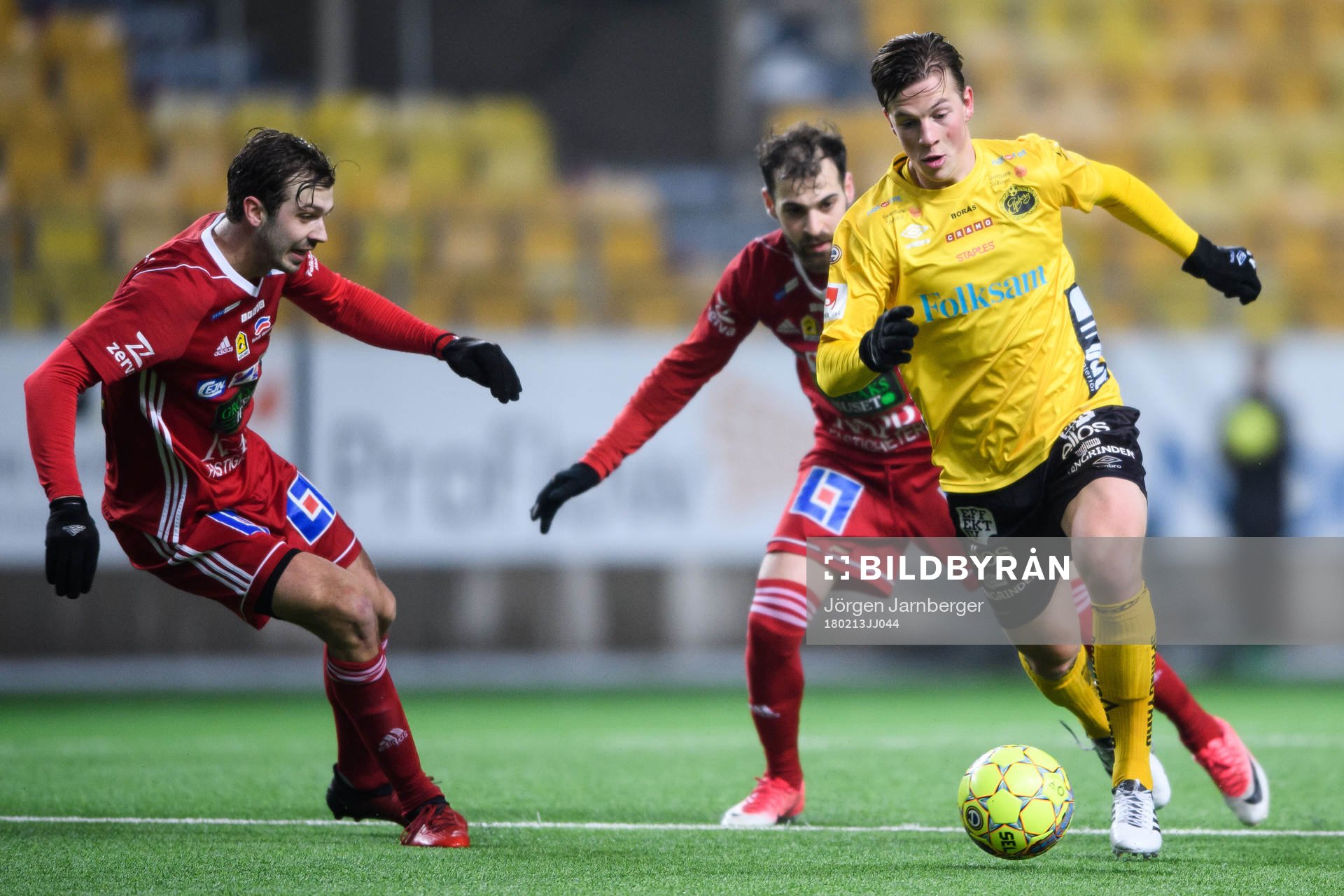 Elfsborgs Simon Olsson och Skövdes Bilos Yonakhir och