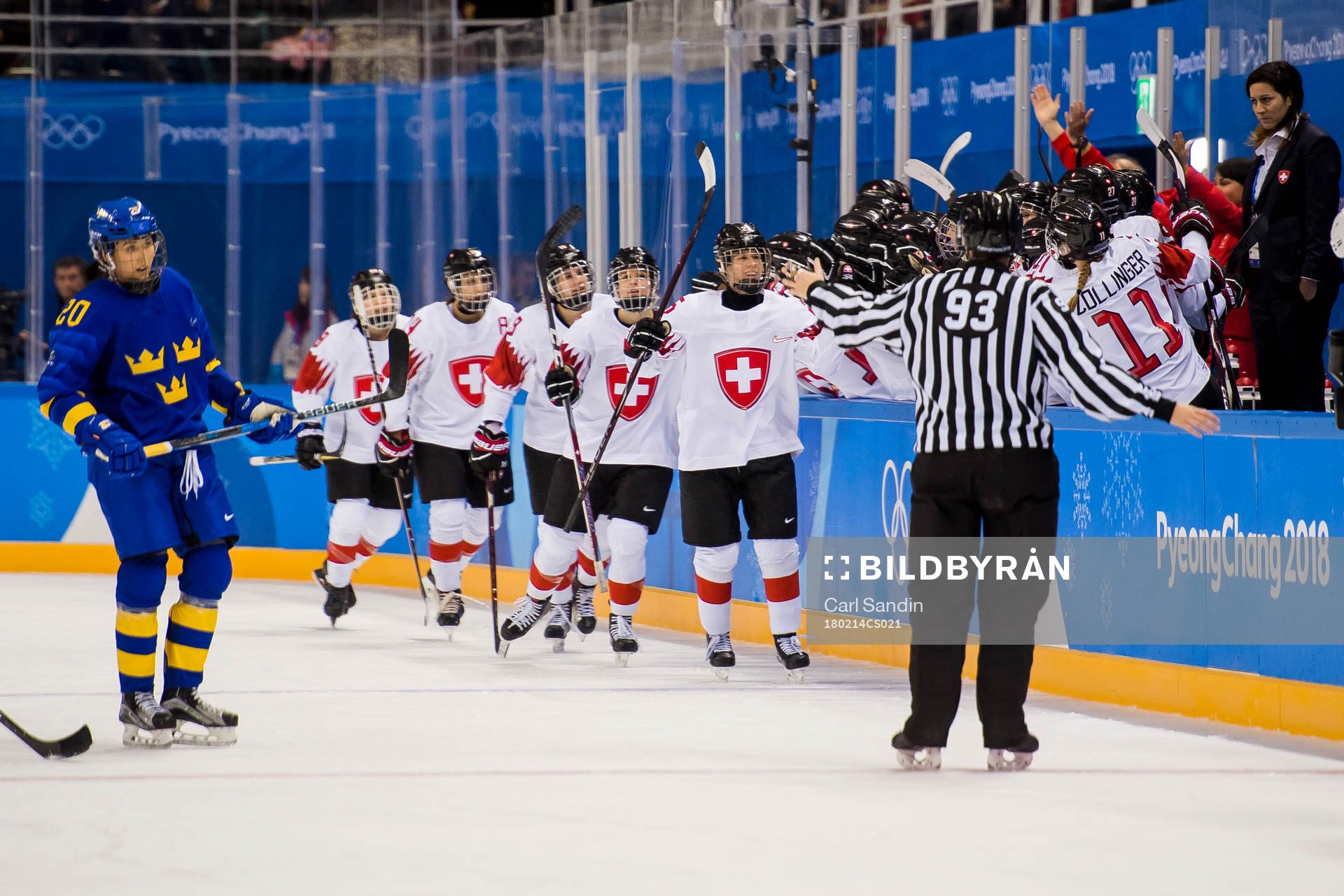 Alina Muller of Switzerland celebrates with her teammates
