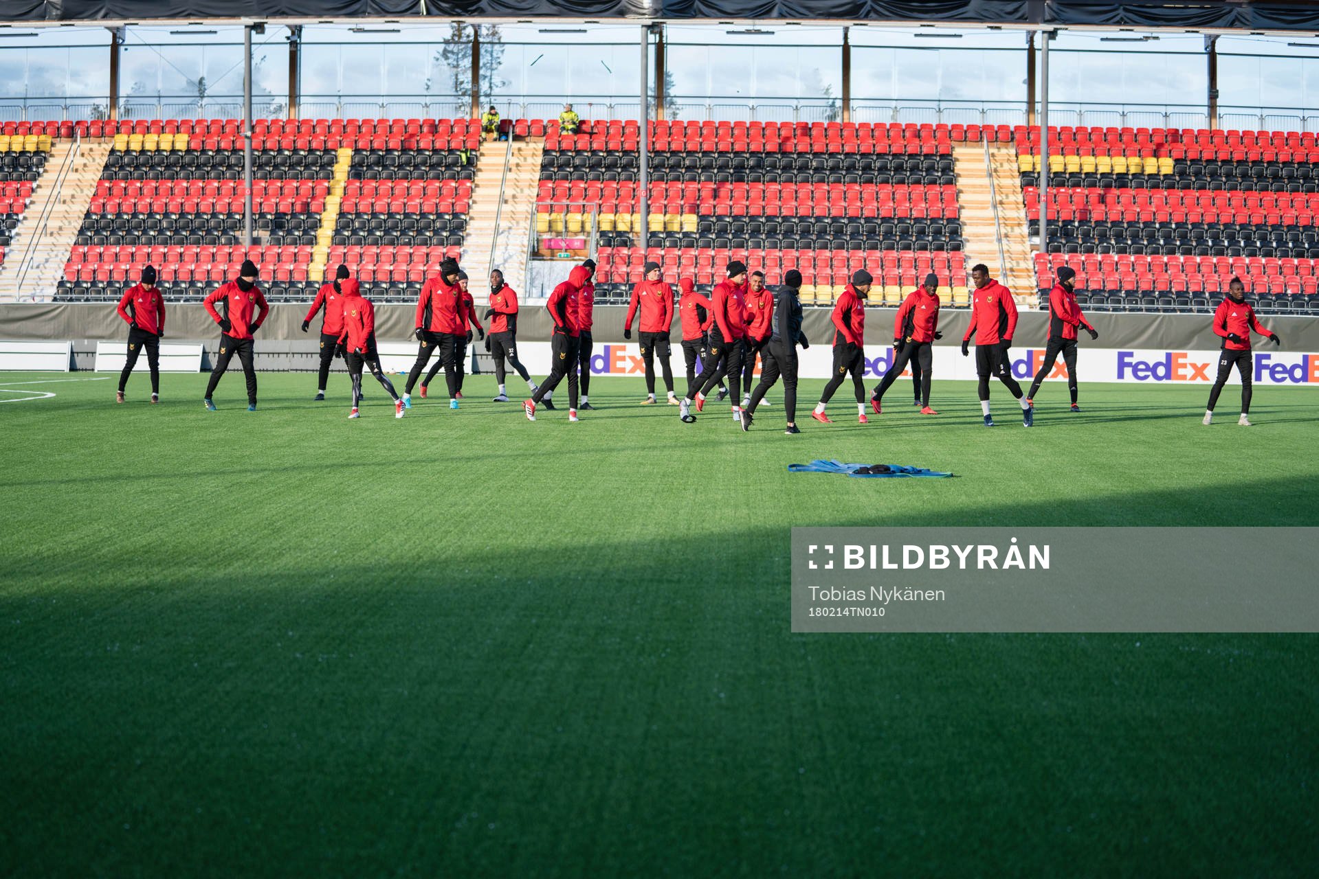 Östersunds spelare värmer upp