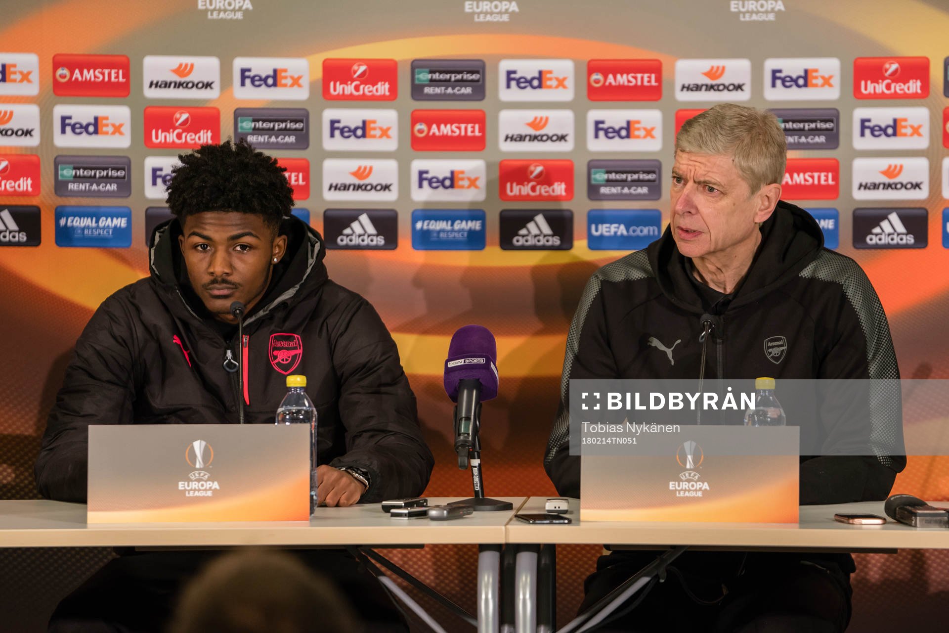 Arsenals Ainsley Maitland-Niles och Arsène Wenger