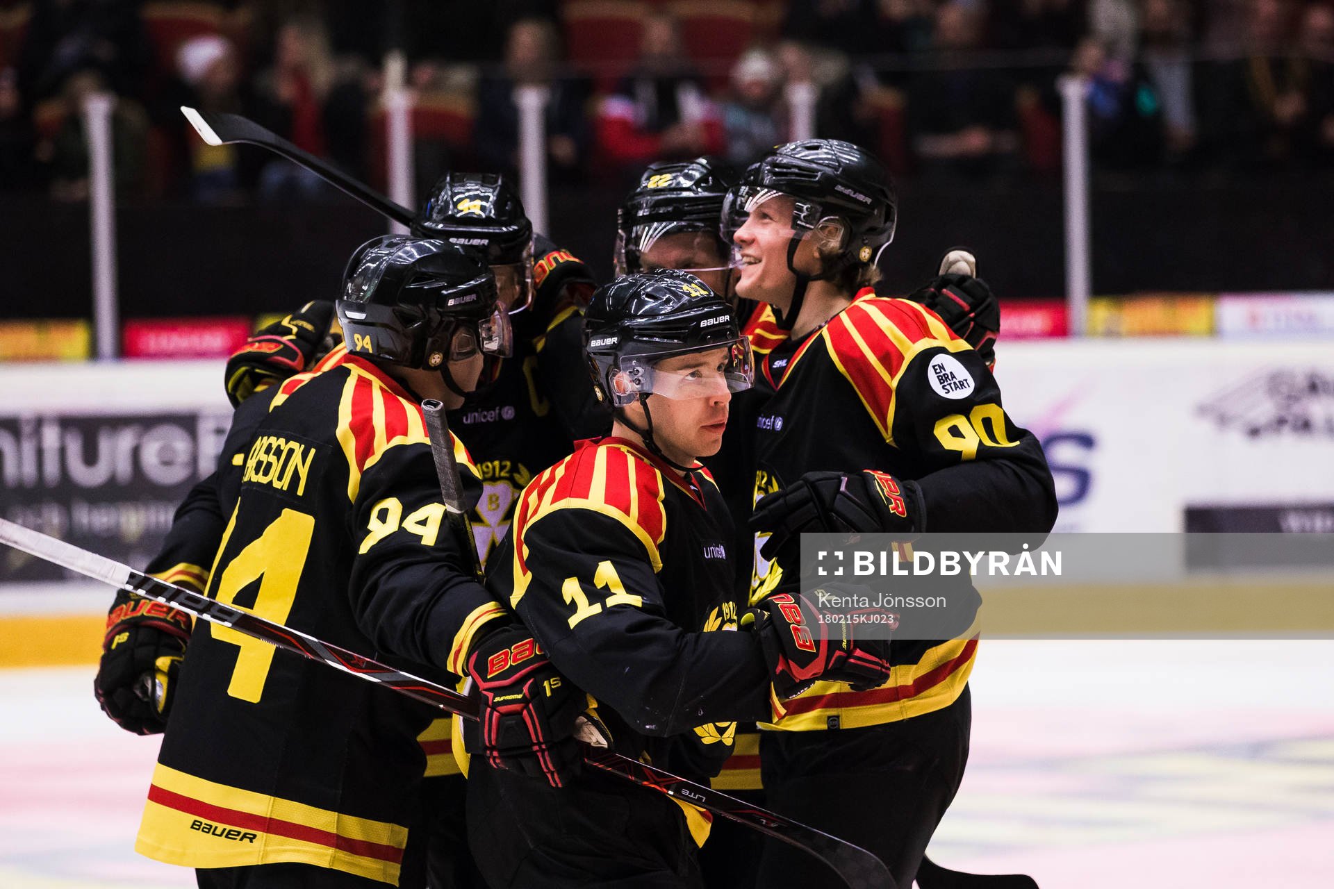 Brynäs Kevin Clark jublar med Henrik Larsson och Jesper