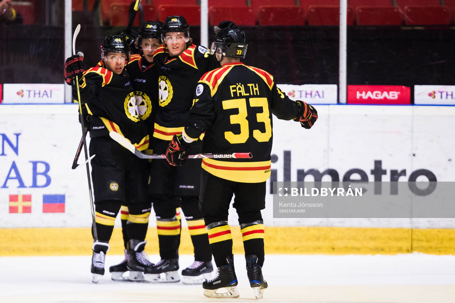 Brynäs Linus Ölund jublar med Jesper Boqvist och Elias