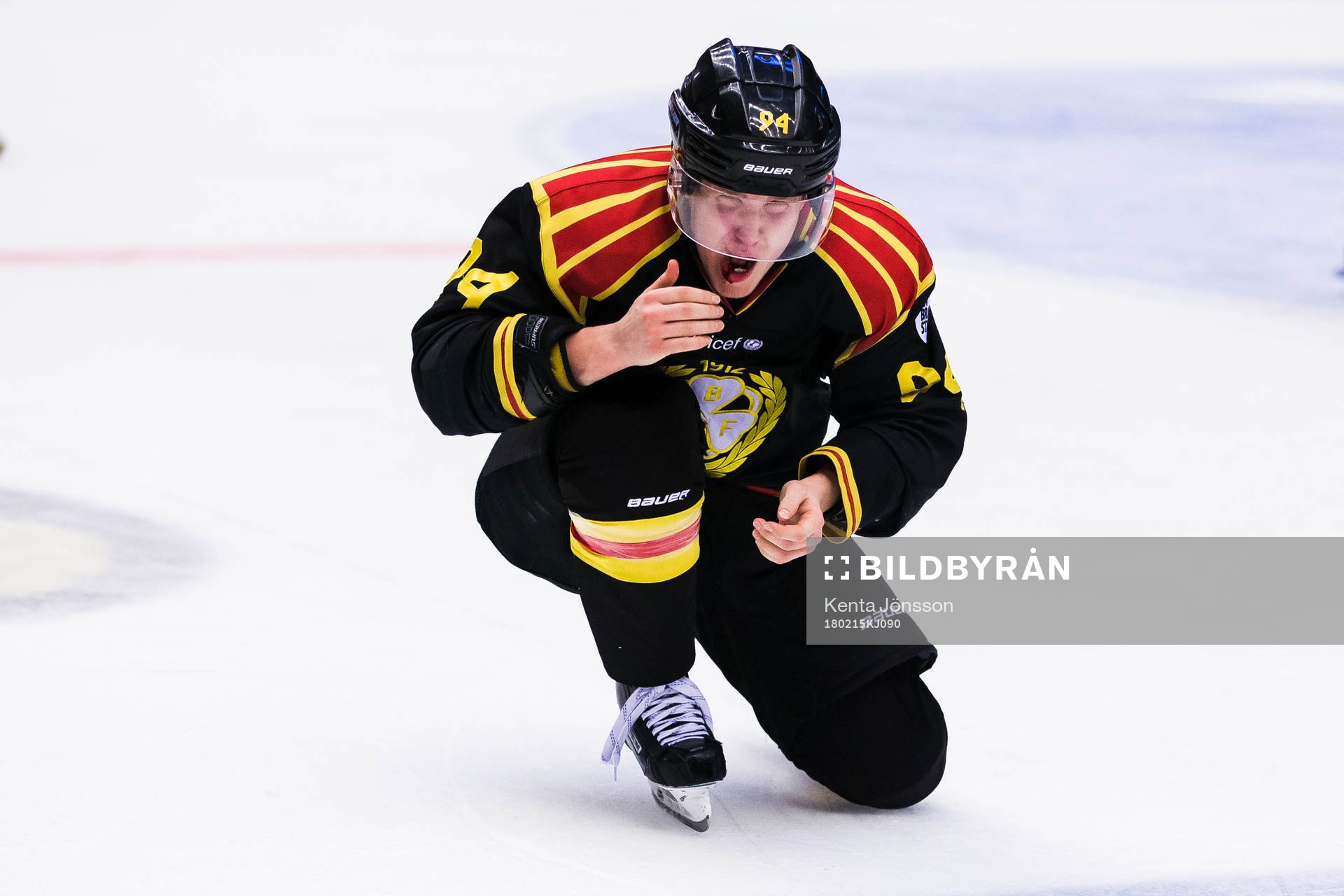 Brynäs Henrik Larsson blöder från munnen