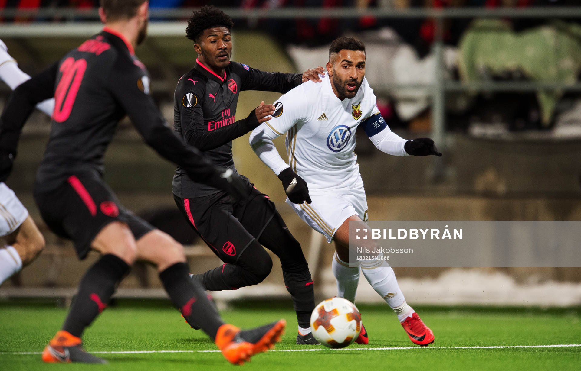 Arsenals Ainsley Maitland-Niles och Östersunds Saman