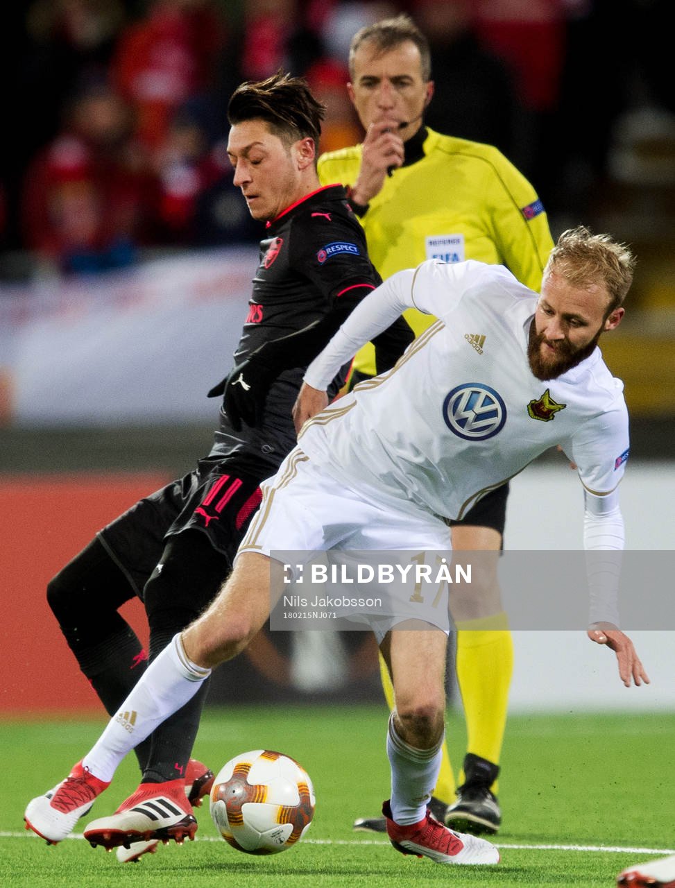 Arsenals Mesut Ozil och Östersunds Curtis Edwards