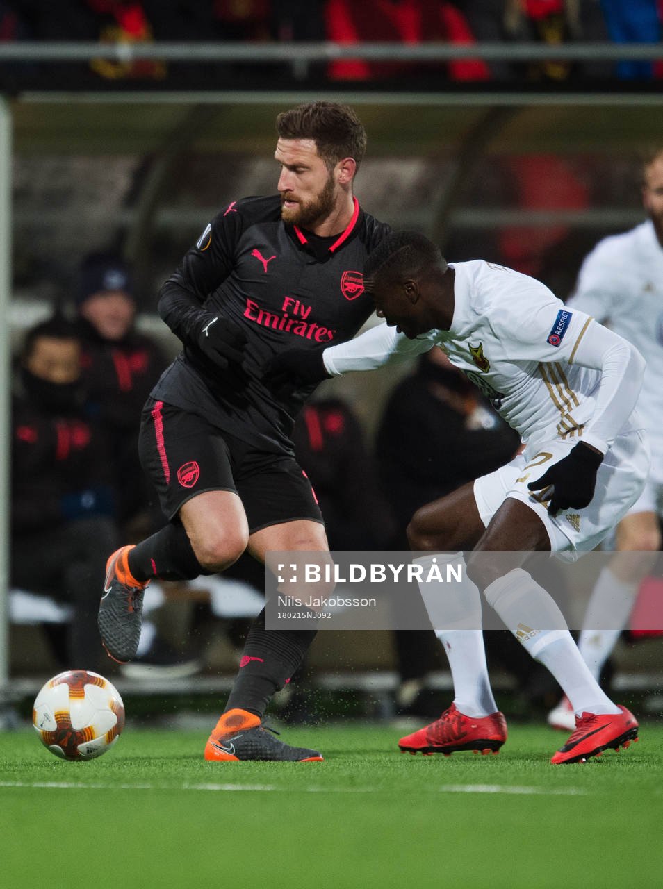 Arsenals Shkodran Mustafi och Östersunds Ken Sema