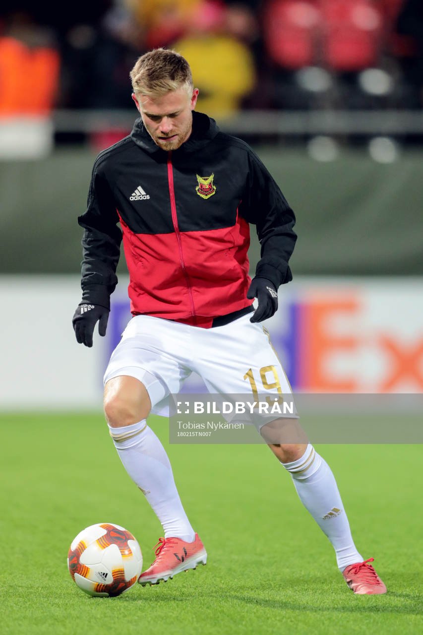 Östersunds Dennis Widgren värmer upp