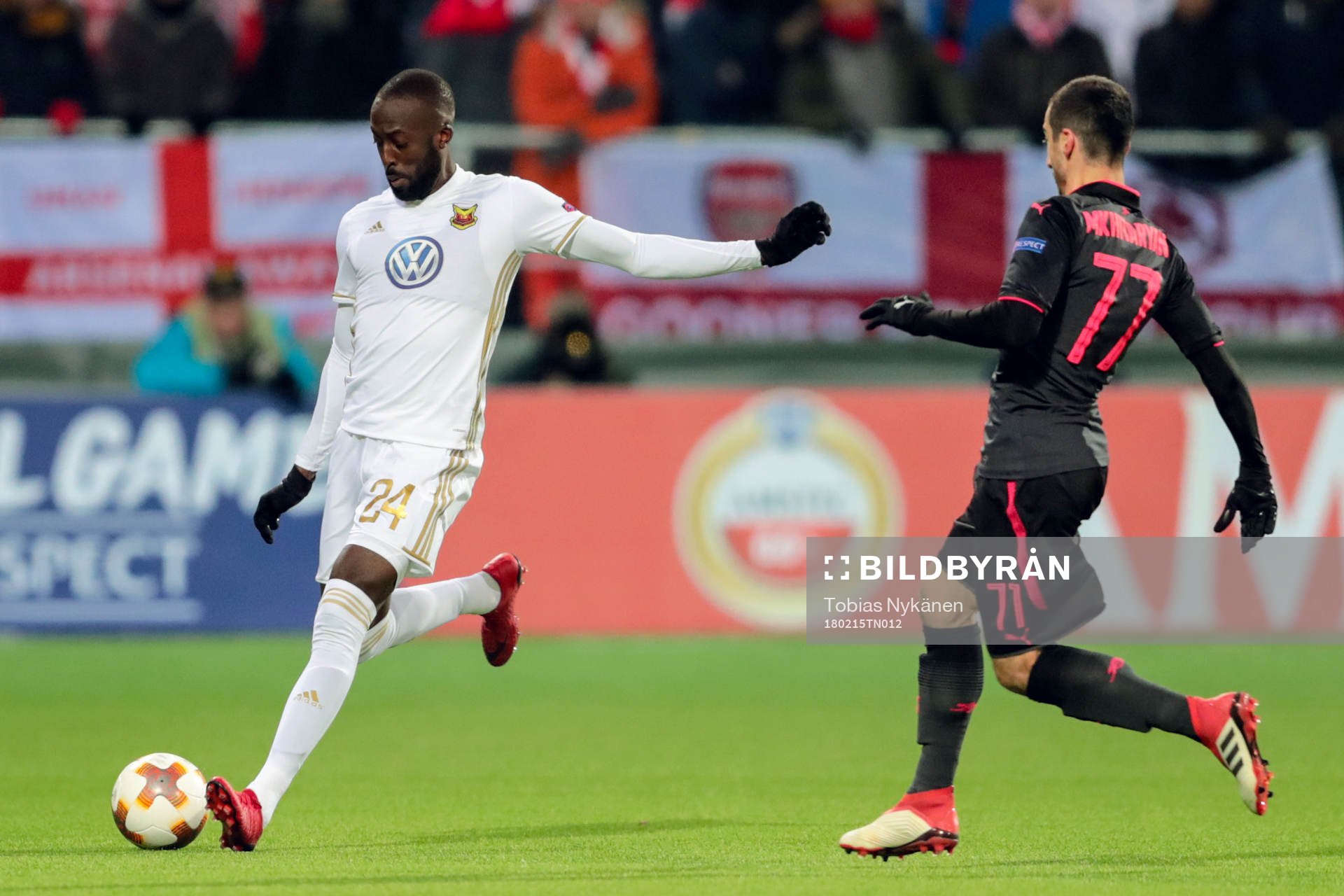 Östersunds Ronald Mukiibi och Arsenals Henrikh Mkhitaryan