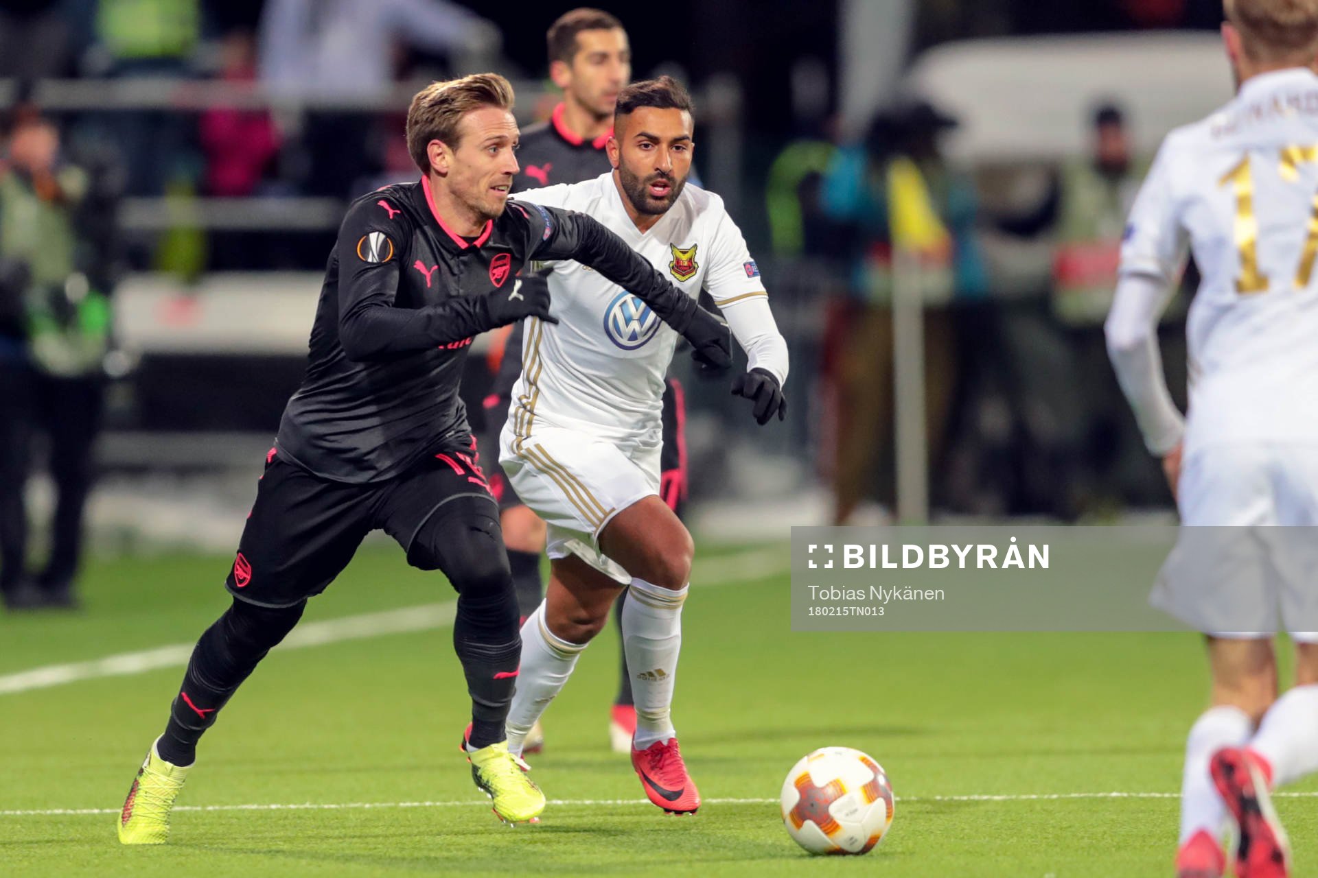 Arsenals Nacho Monreal och Östersunds Saman Ghoddos