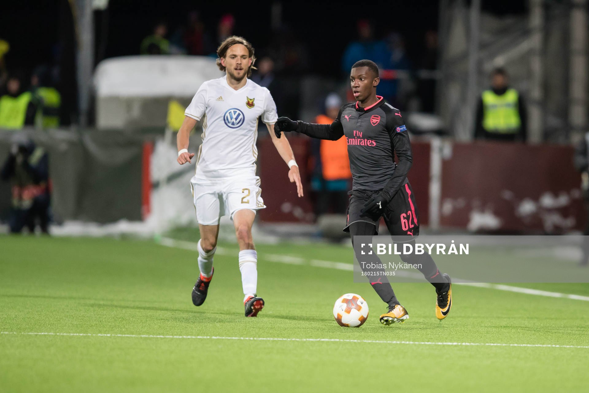 Arsenals Eddie Nketiah mot Östersunds Tom Pettersson