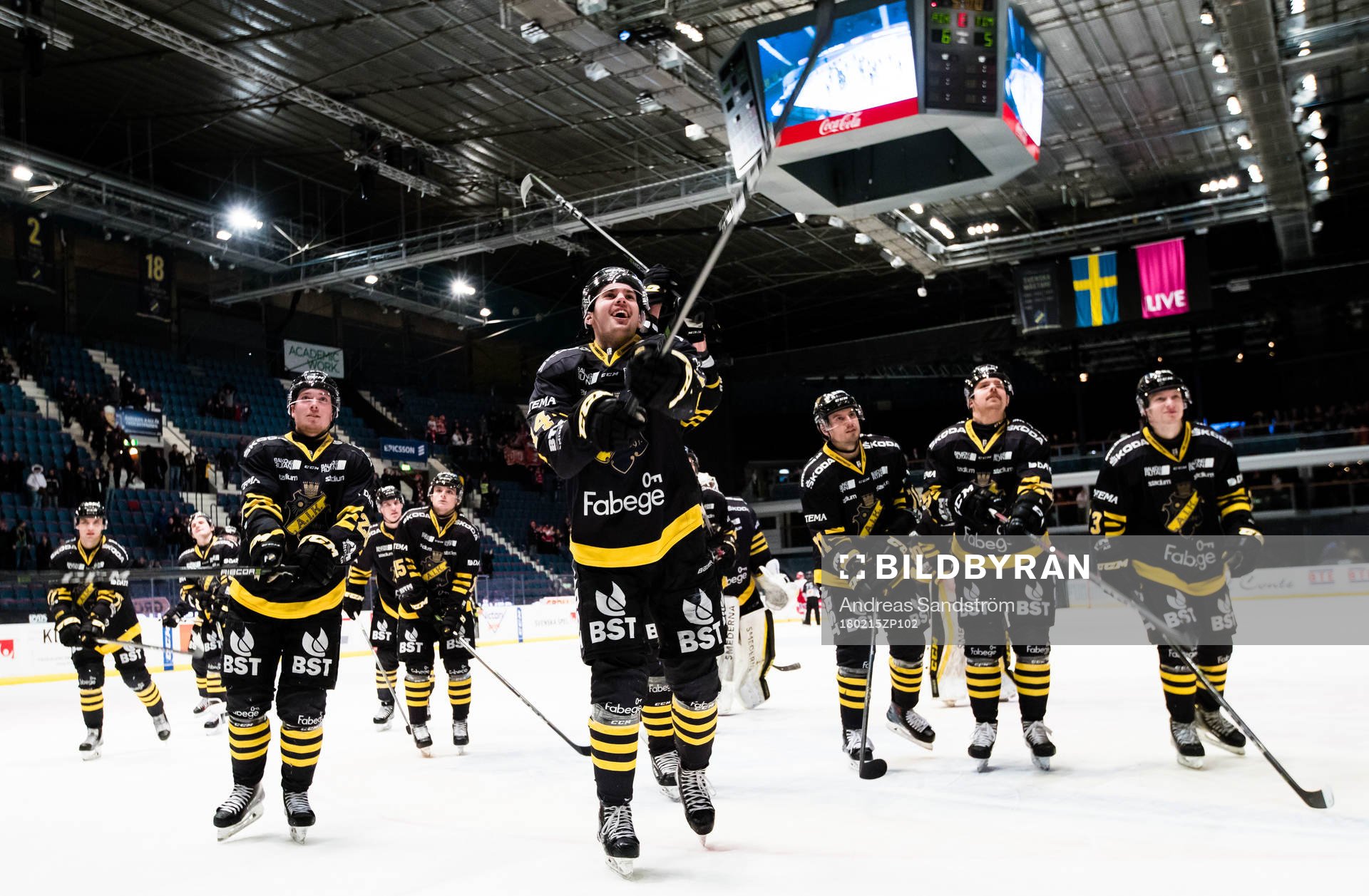 AIK's lag med Kalle Jellvert (närmast i bild) jublar