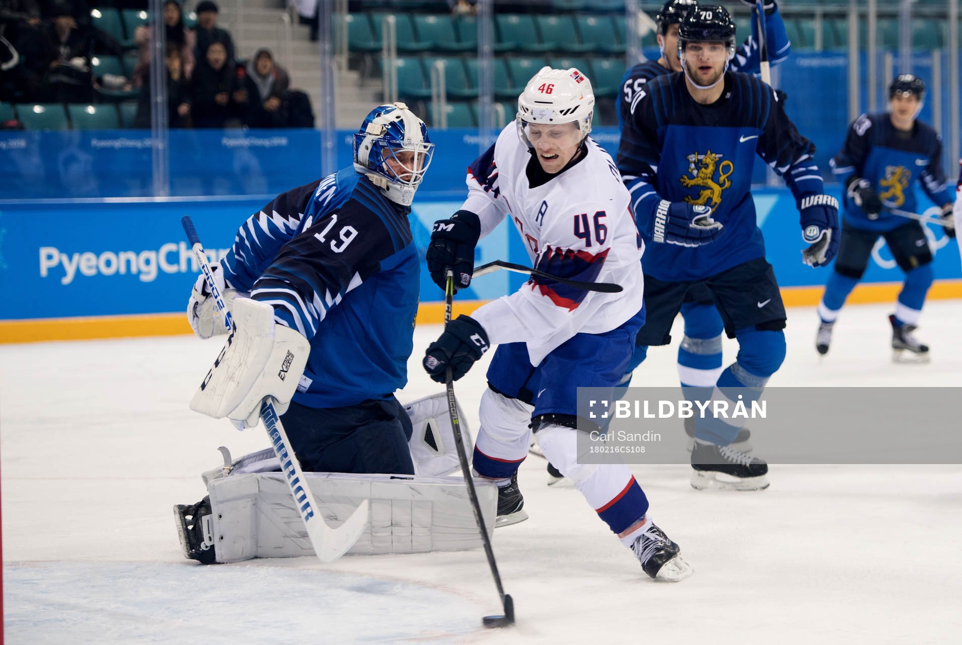 Goaltender Mikko Koskinen of Finland  watch when Mathis