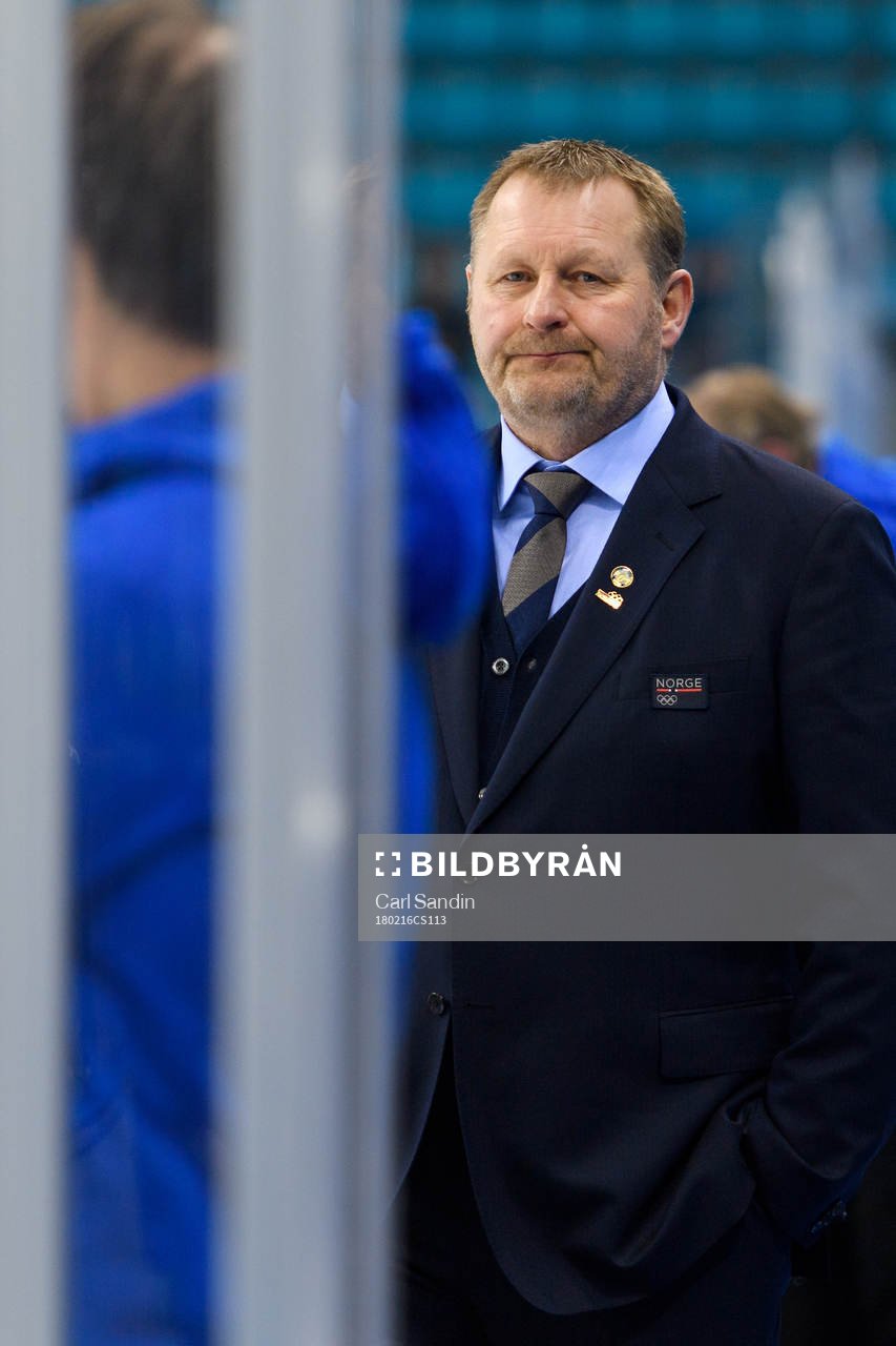 Petter Thoresen, head coach of Norway, in the ice hockey