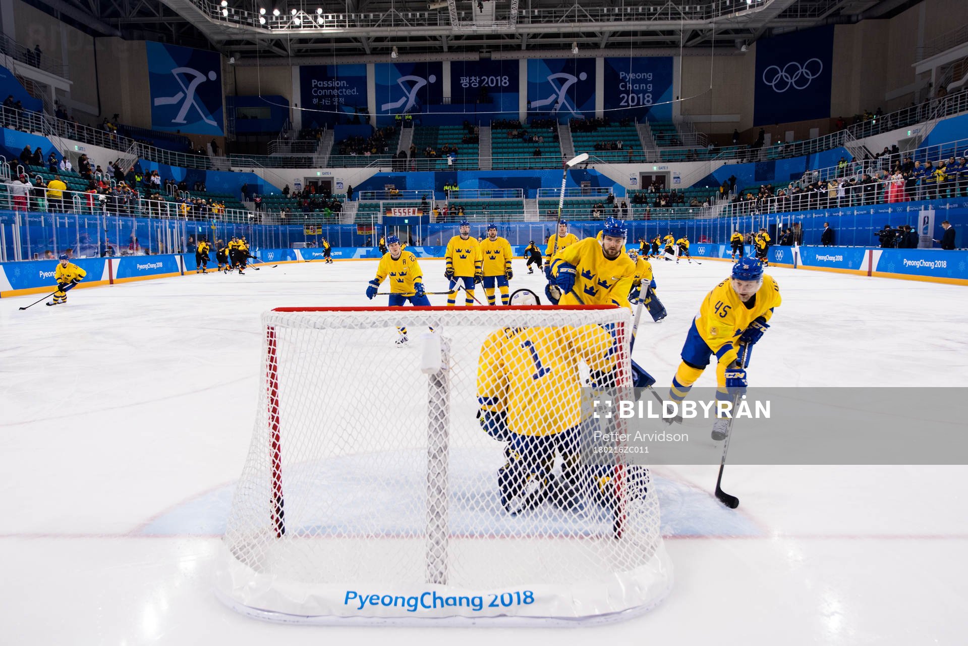 Oscar Möller and Goaltender Jhonas Enroth of Sweden