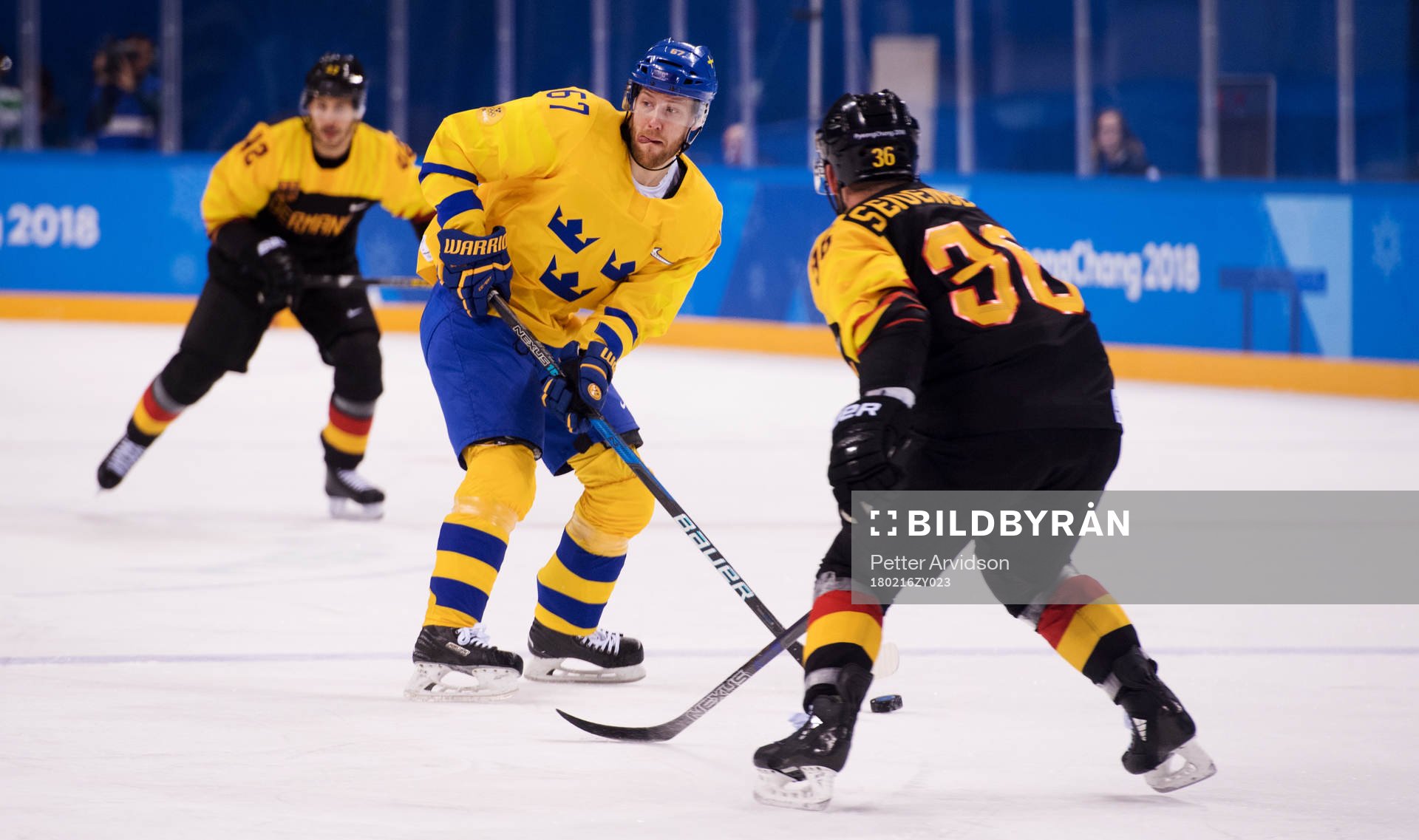Linus Omark of Sweden and Yannic Seidenberg of Germany