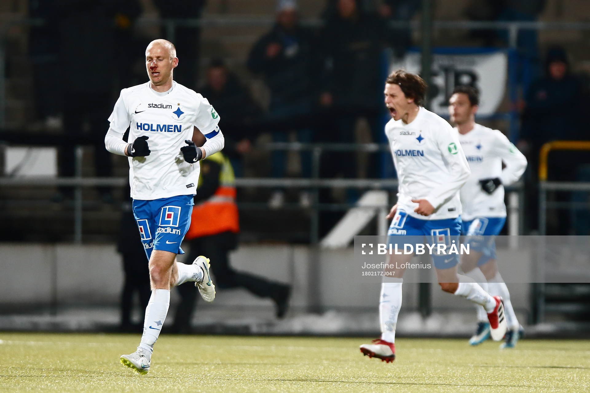 Norrköpings Simon Thern jublar bakom Norrköpings Andreas