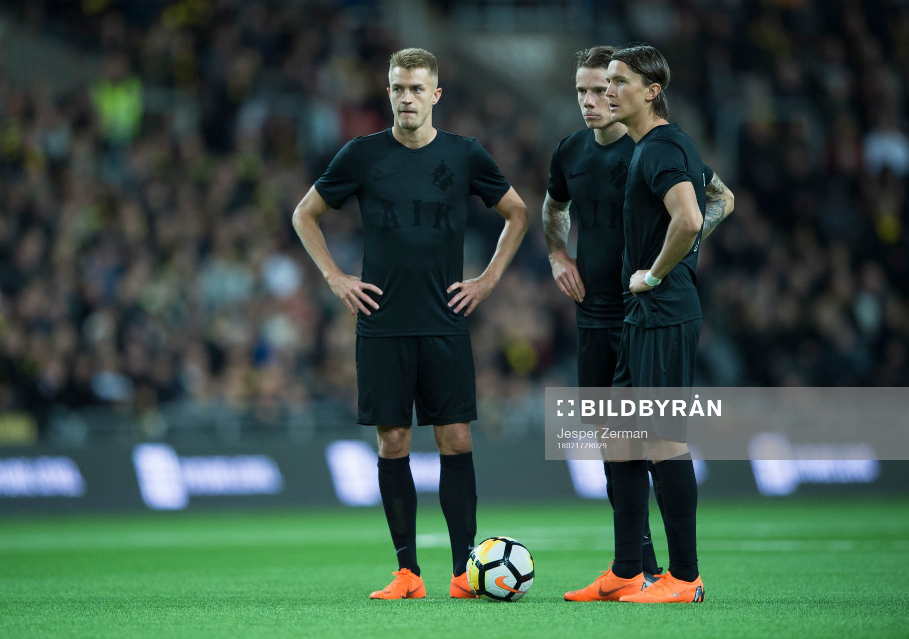 AIK:s Rasmus Lindkvist (tv), Robert Taylor (mitten) och Kristoffer Olsson (th) inför en frispark under fotbollsmatchen i Svenska cupen mellan AIK och Syrianska den 17 februari 2018 i Stockholm.