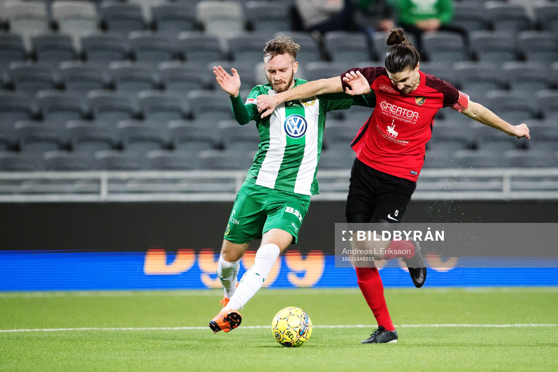 Hammarbys Simon Sandberg och Vasalunds Linus Malmborg i