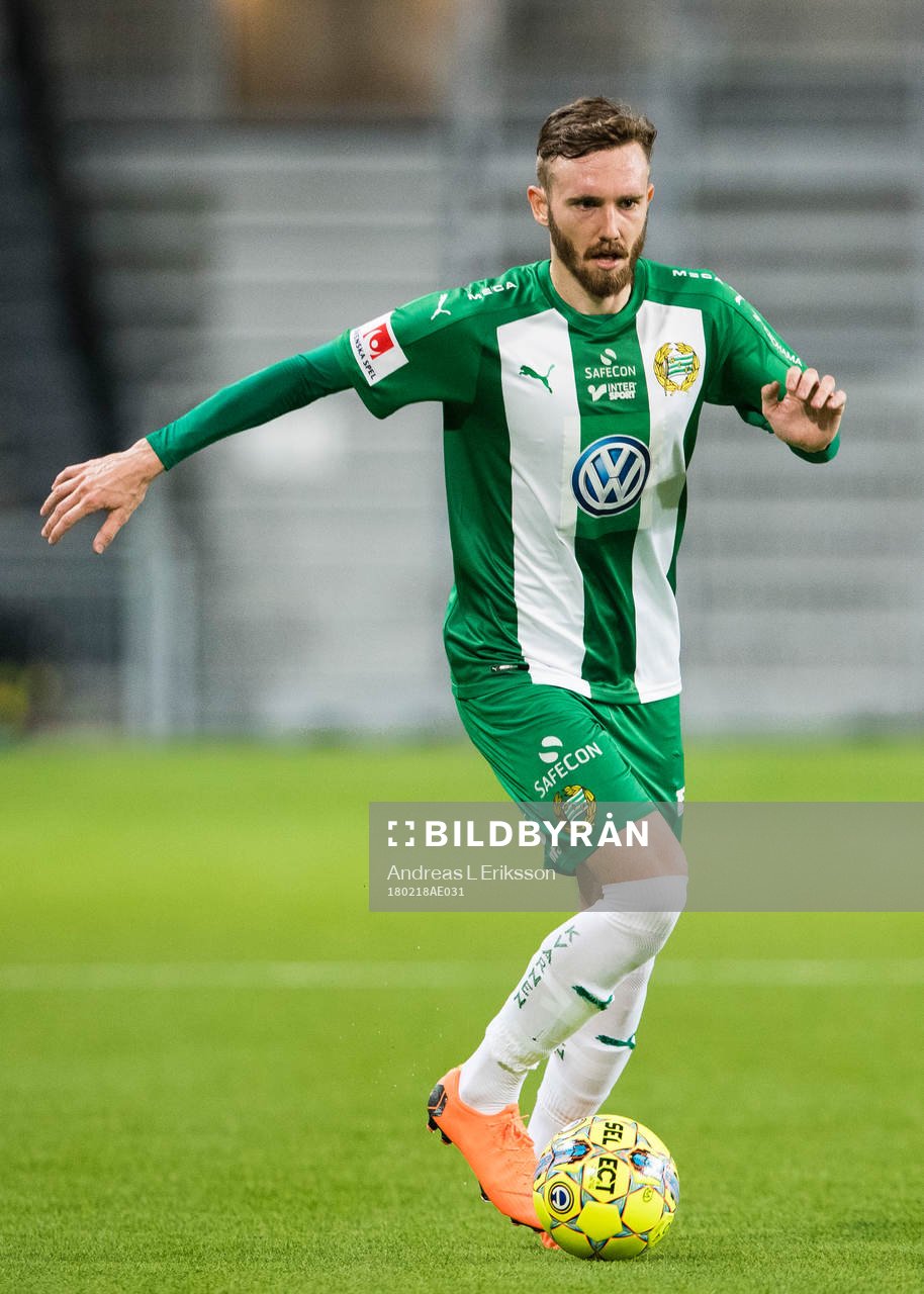 Hammarbys Simon Sandberg med bollen