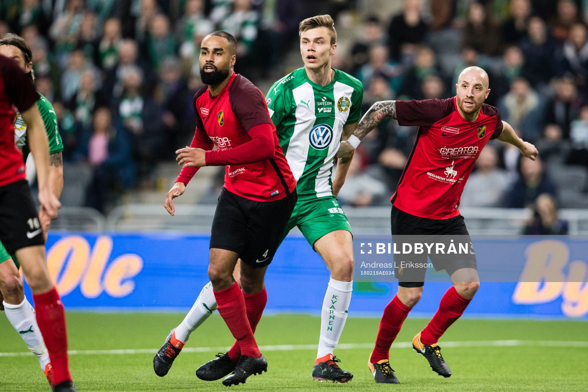 Hammarbys Marcus Degerlund mellan Vasalunds Patrik Amoah och Kenny Pavey under fotbollsmatchen i Svenska cupen mellan Vasalund och Hammarby den 18 februari 2018 i Stockholm.