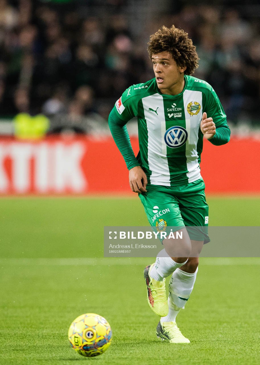 Hammarbys Neto Borges med bollen