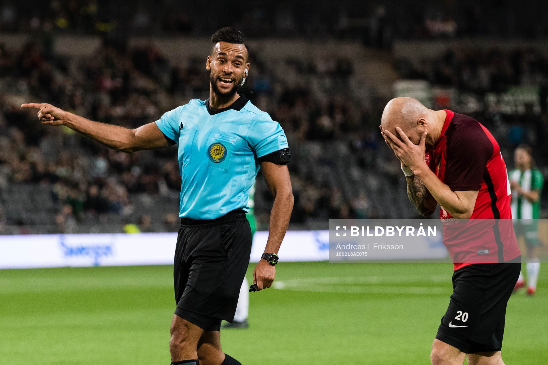 Domare Farouk Nehdi dömmer straff för Hammarby och Vasalunds Kenny Pavey reagerar under fotbollsmatchen i Svenska cupen mellan Vasalund och Hammarby den 18 februari 2018 i Stockholm.