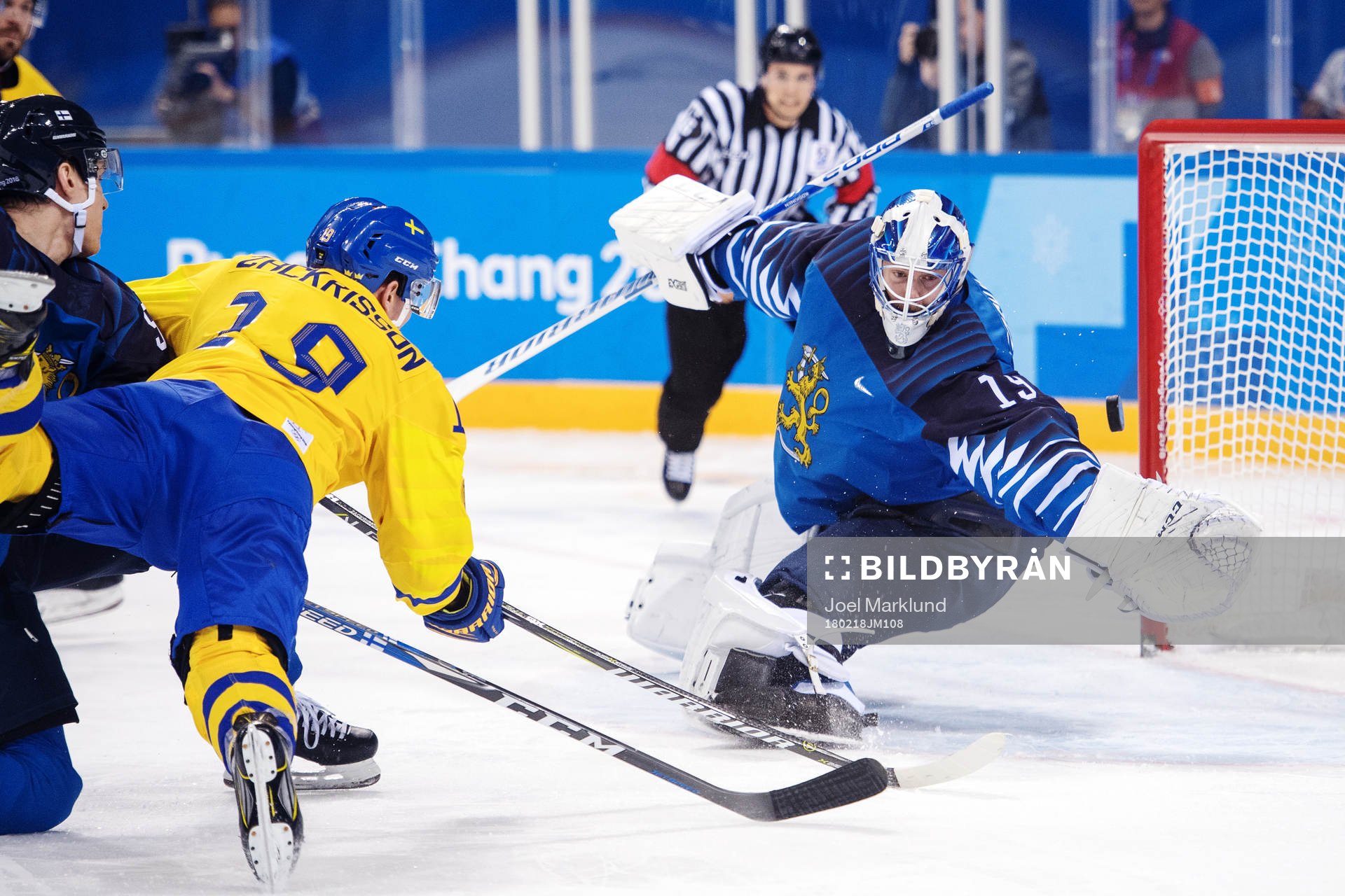 Patrik Zackrisson of Sweden scores 2-1 behind Goaltender