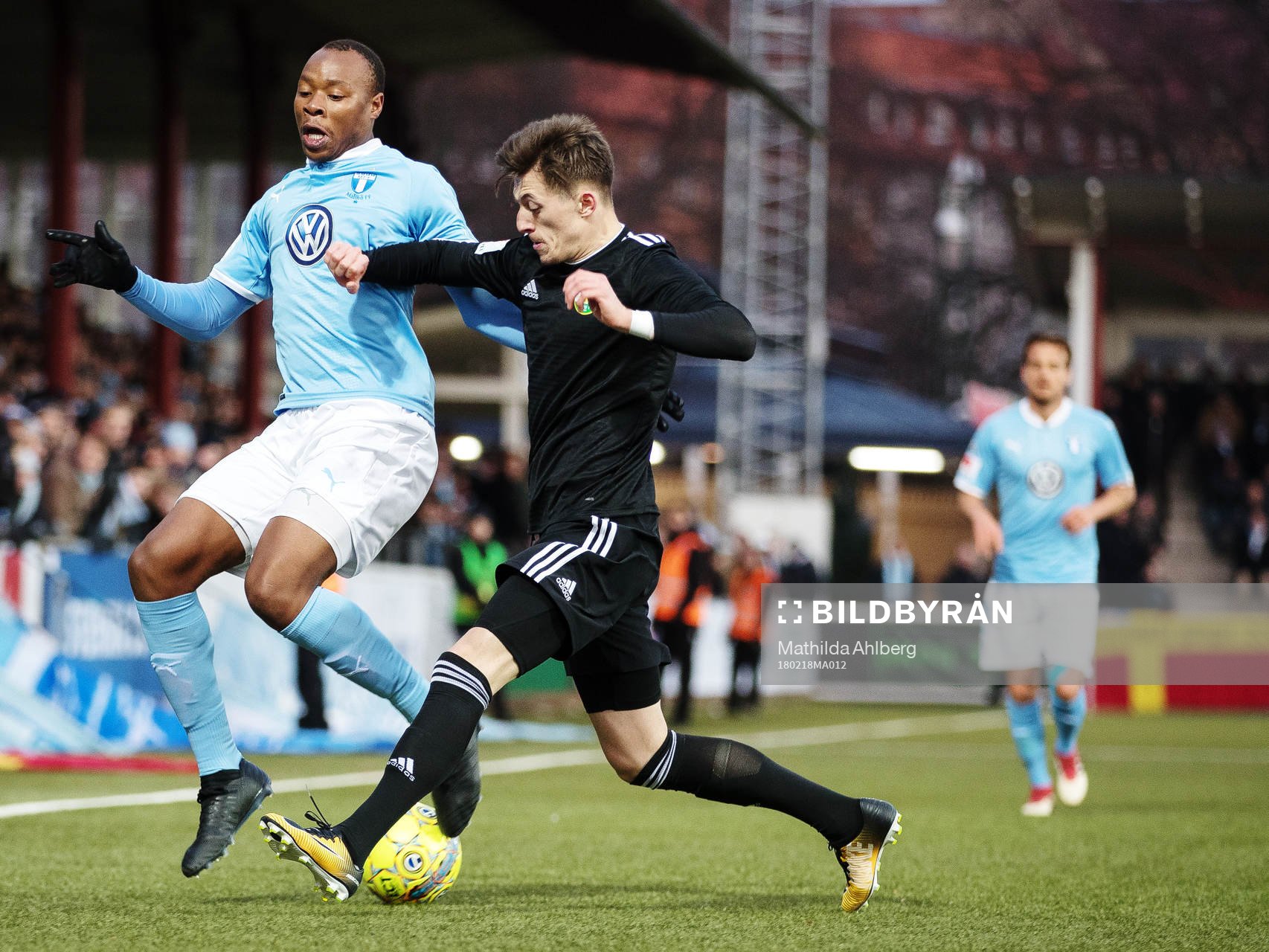 Malmö FFs Carlos Strandberg och Dalkurds Rawez Lawan i