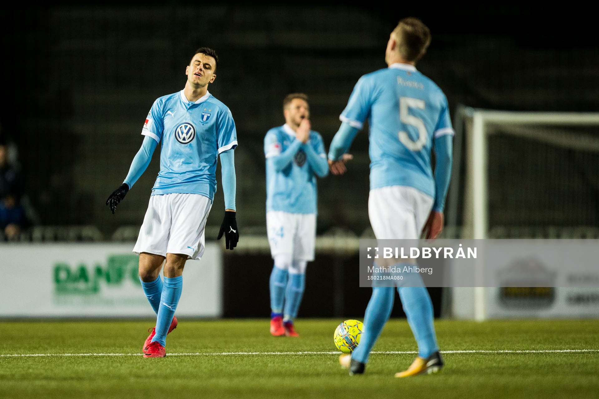 Malmö FFs Alexander Jeremejeff deppar