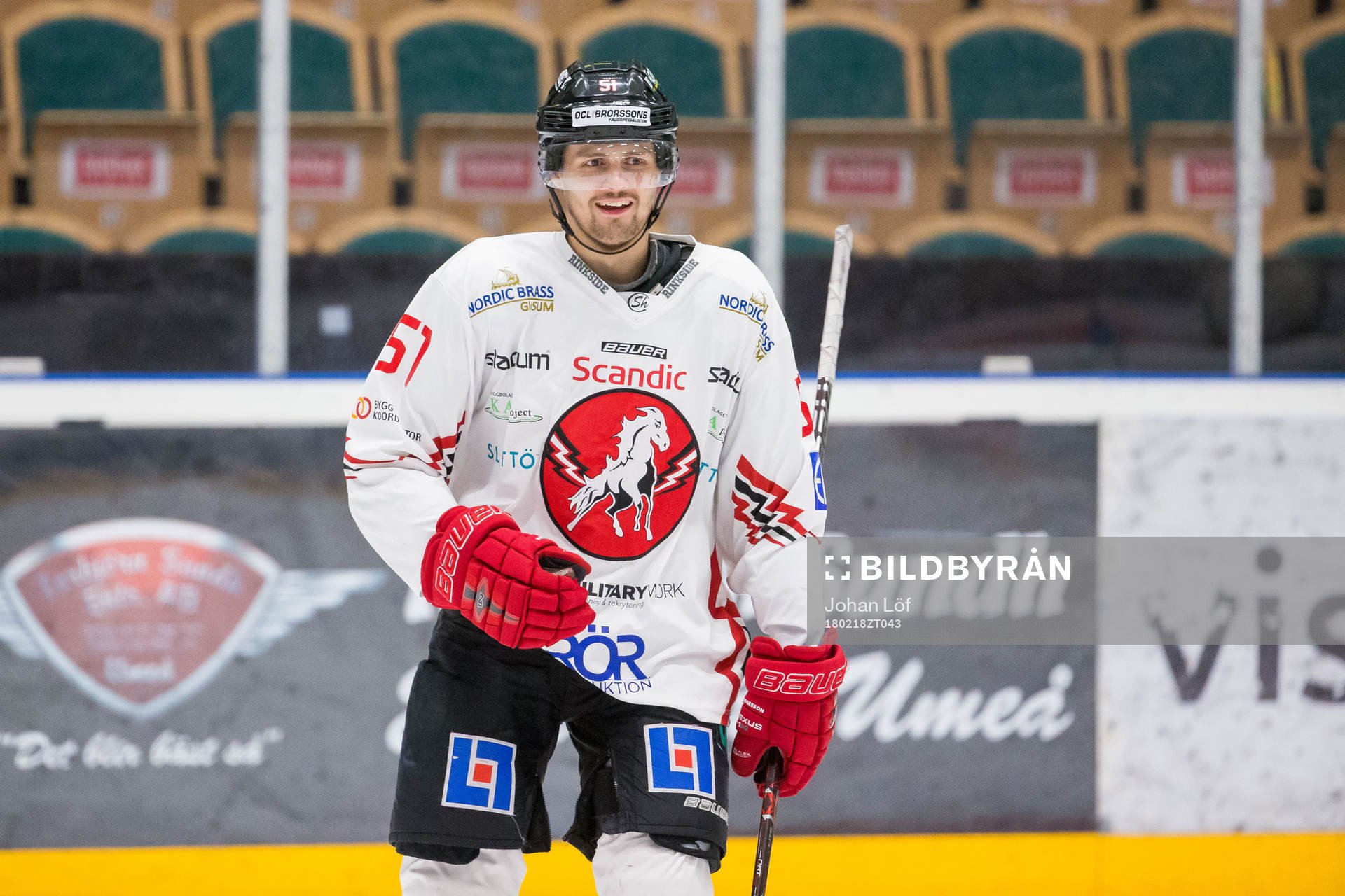 Vita Hästens August Gunnarsson jublar