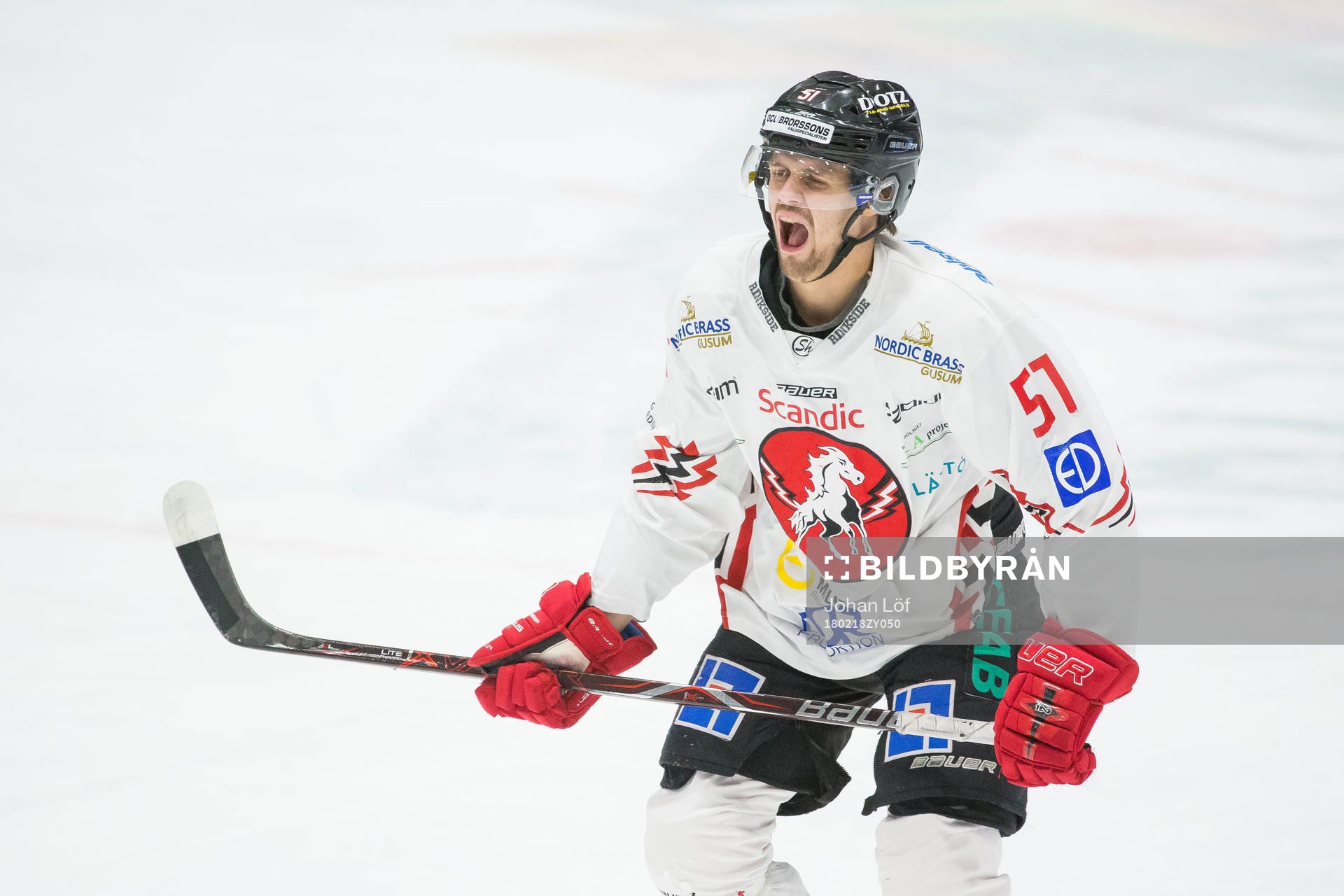 Vita Hästens August Gunnarsson reagerar