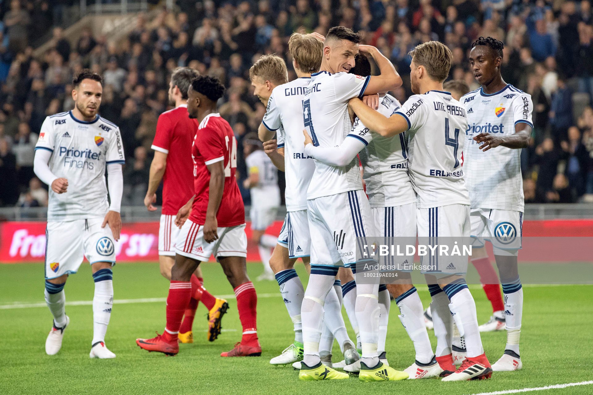 Djurgårdens Kerim Mrabti jublar med lagkamrater