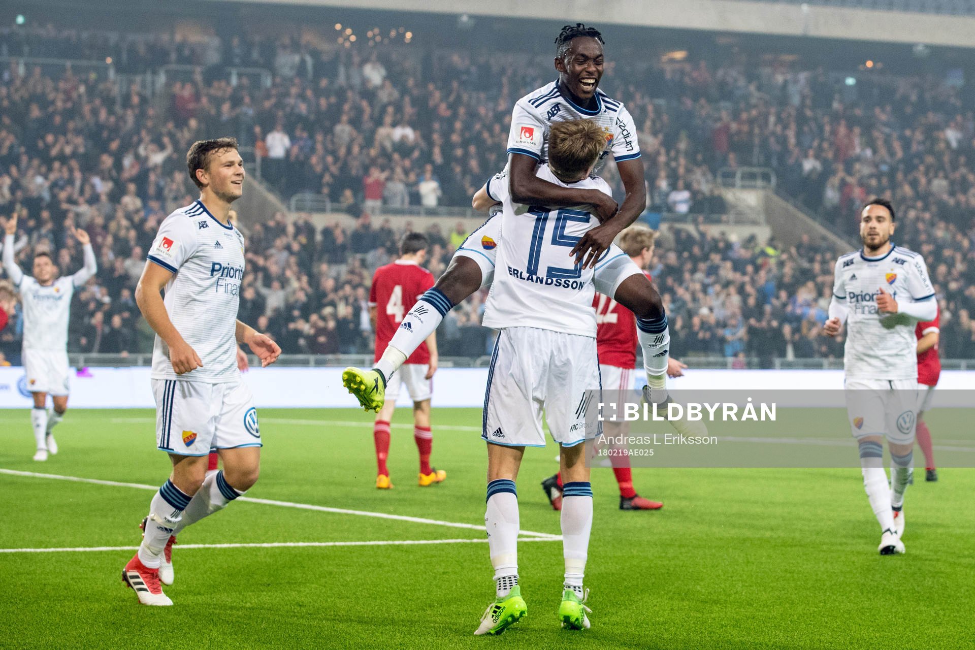 Djurgårdens Philana Tinotenda Kadewere och Jonathan Augustinsson jublar efter 5-0 av Kadewere under fotbollsmatchen i Svenska cupen mellan Djurgården och Degerfors den 19 februari 2018 i Stockholm. 