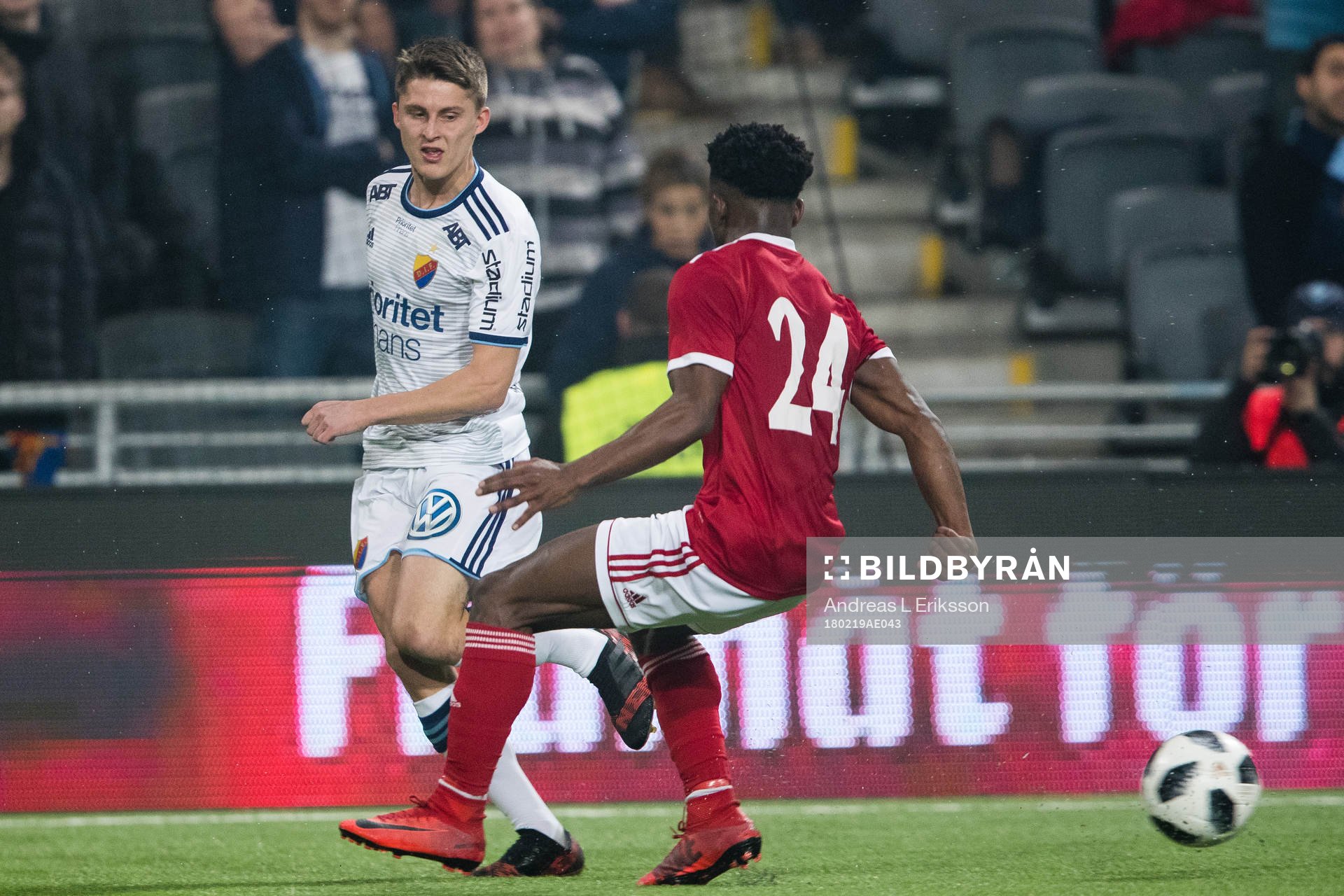 Djurgårdens Johan Andersson och Degerfors Kevin Wright