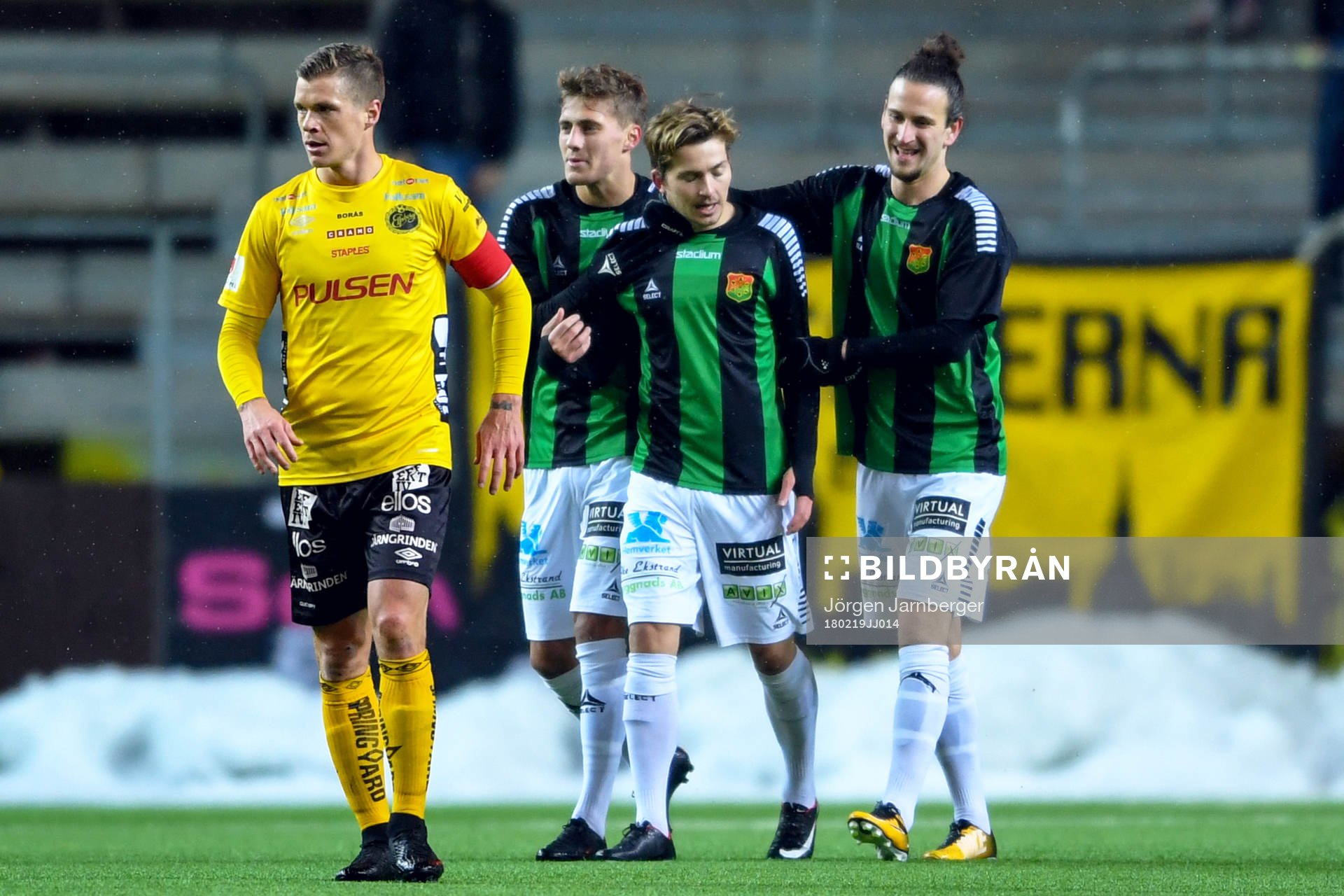 GAIS Andreas Östling jublar med lagkamrater