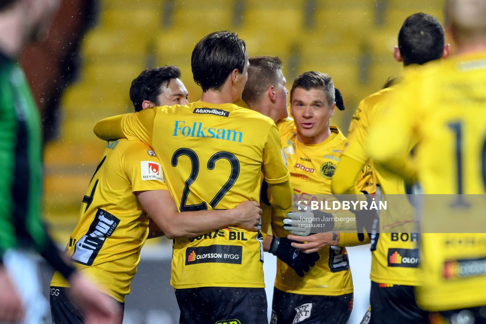 Elfsborgs Joakim Nilsson jublar med lagkamrater