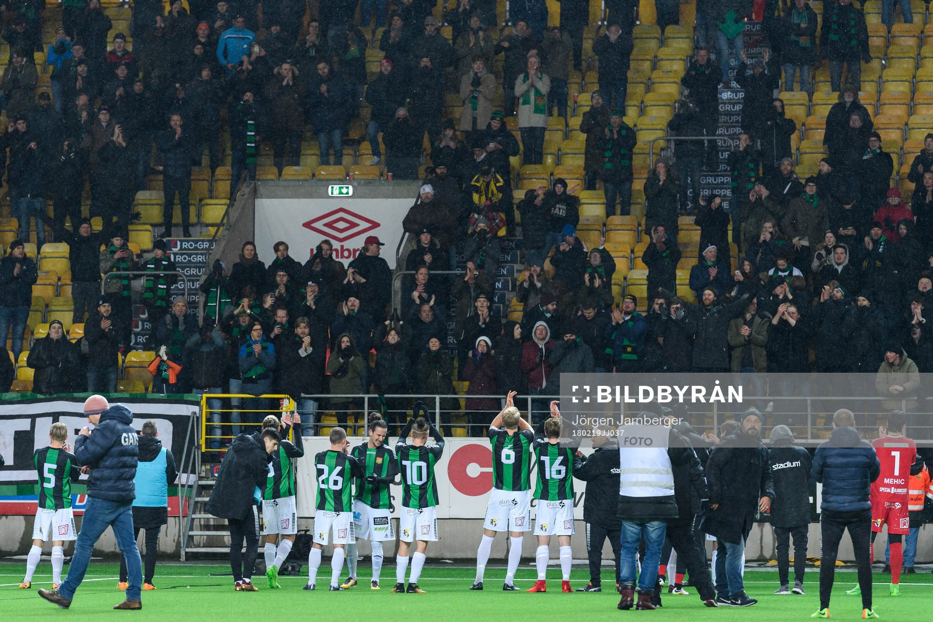 GAIS spelare tackar supportrarna