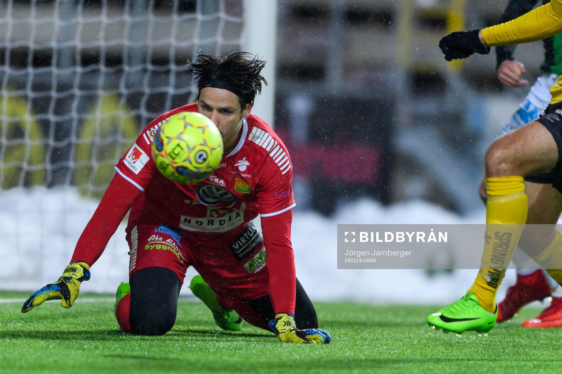 GAIS målvakt Damir Mehic har koll på boll
