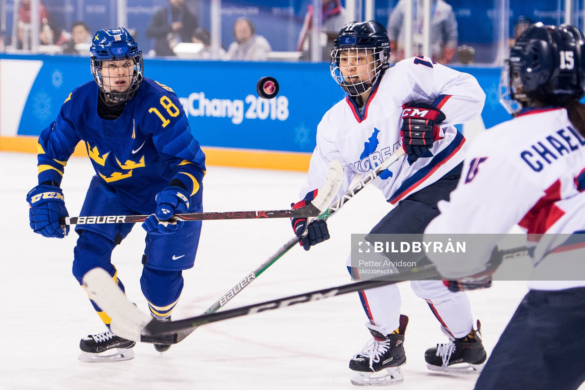 Anna Borgqvist of Sweden and Han Soojin of Korea in the