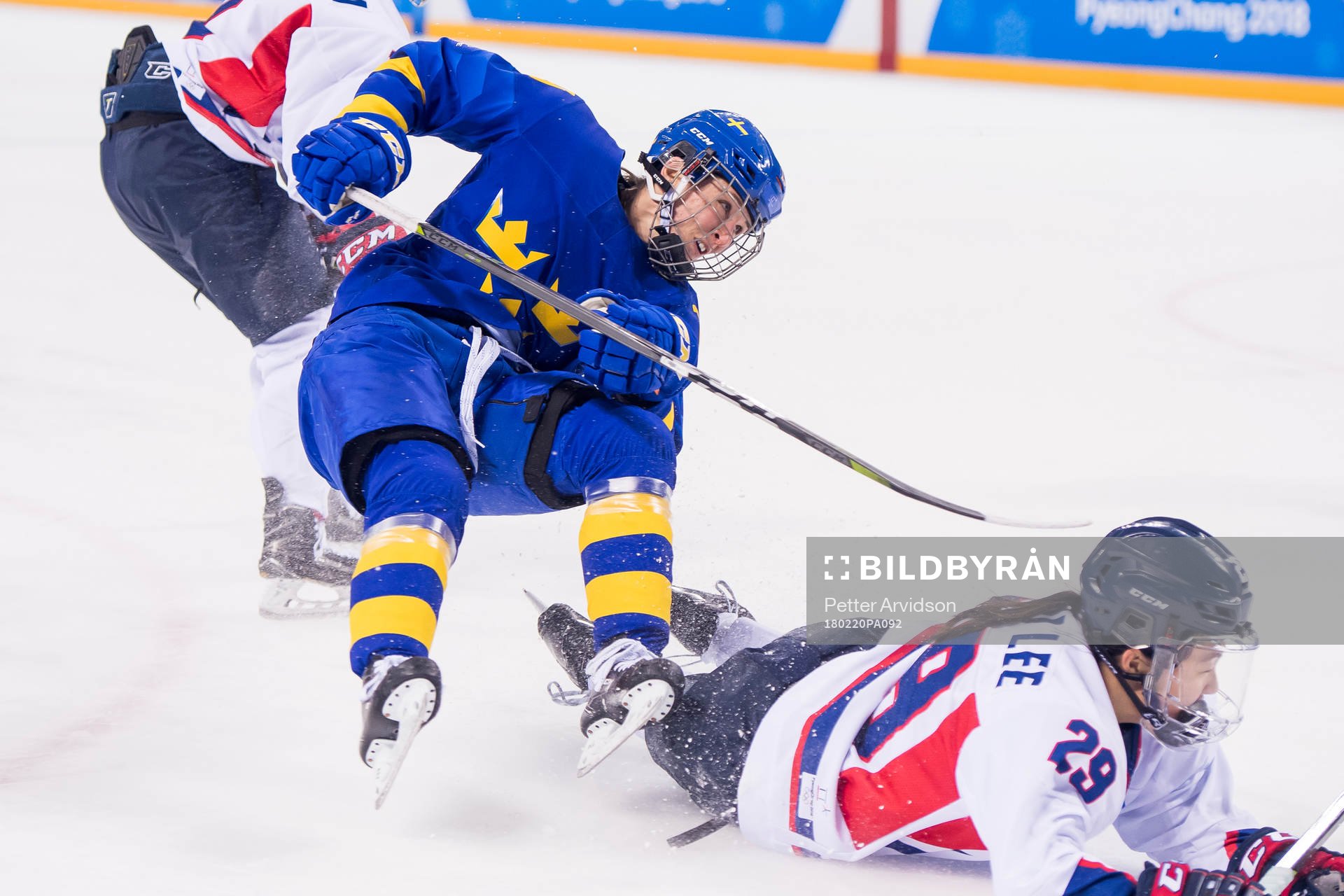 Maria Lindh of Sweden and Jingyu Lee of Korea in the