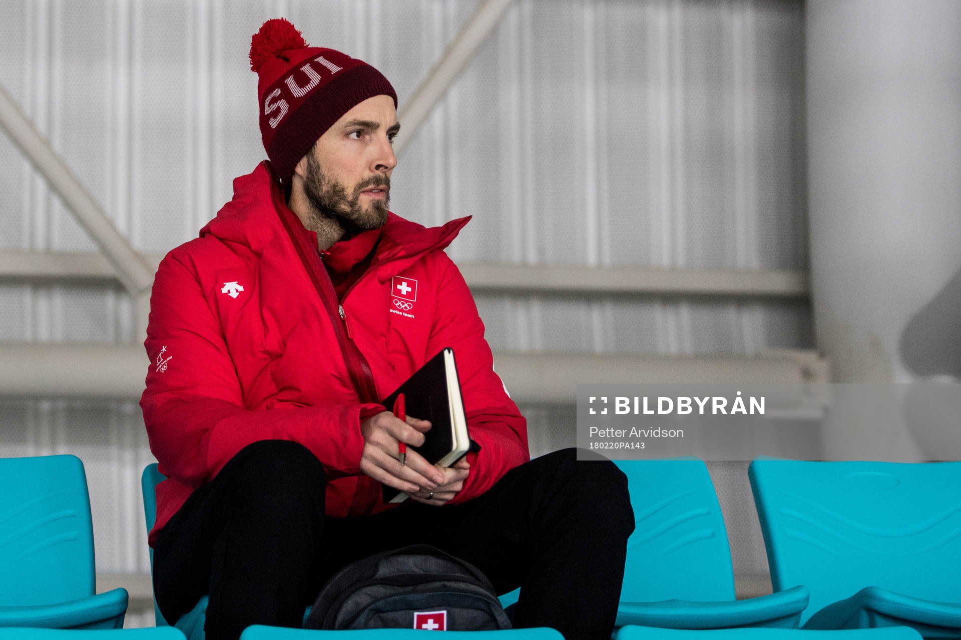 A spy from Switzerland follows the Swedish training session