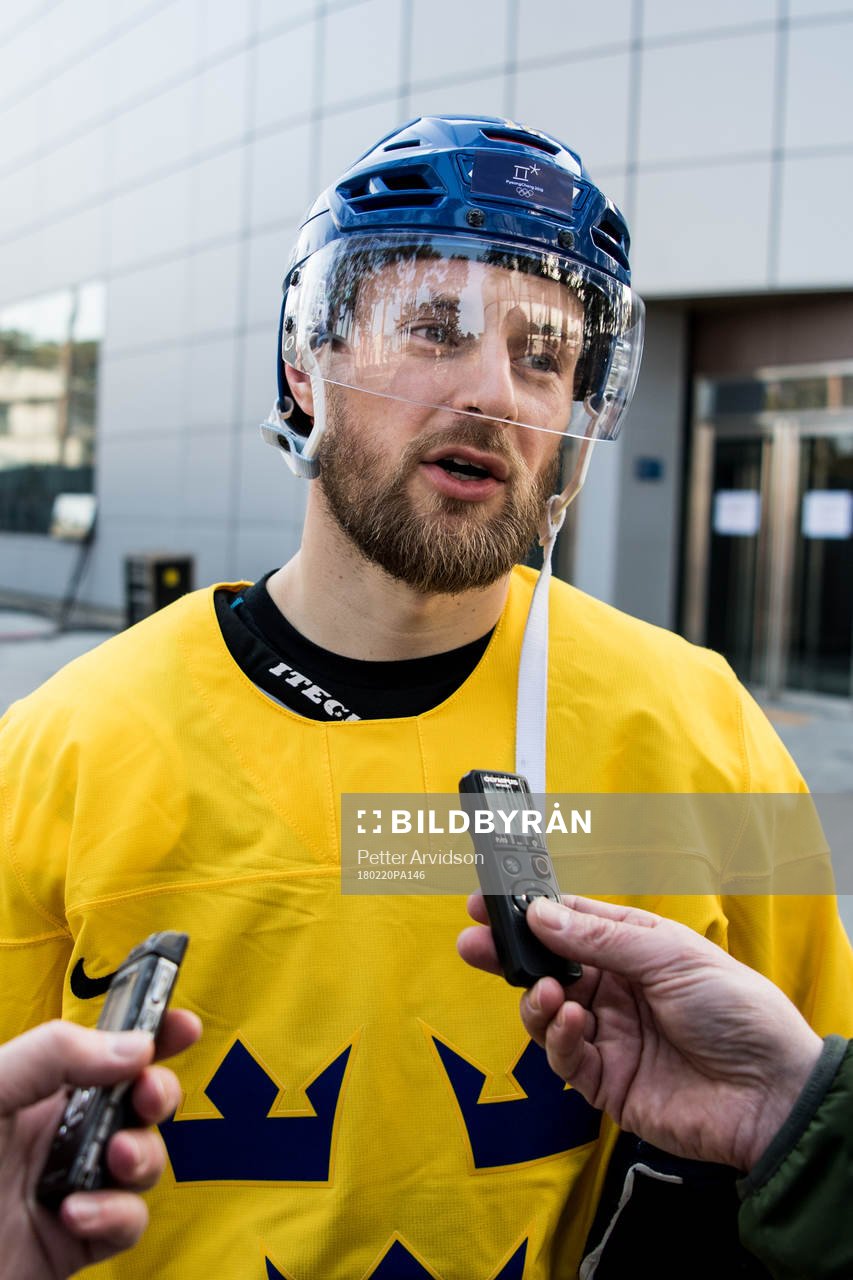 Fredrik Pettersson of Sweden talks to media