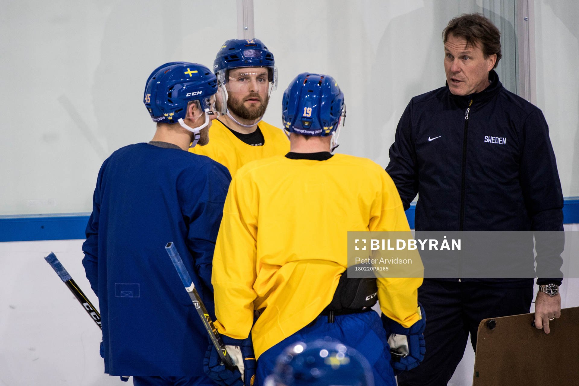 Johan Garpenlöv assistant coach of Sweden going through