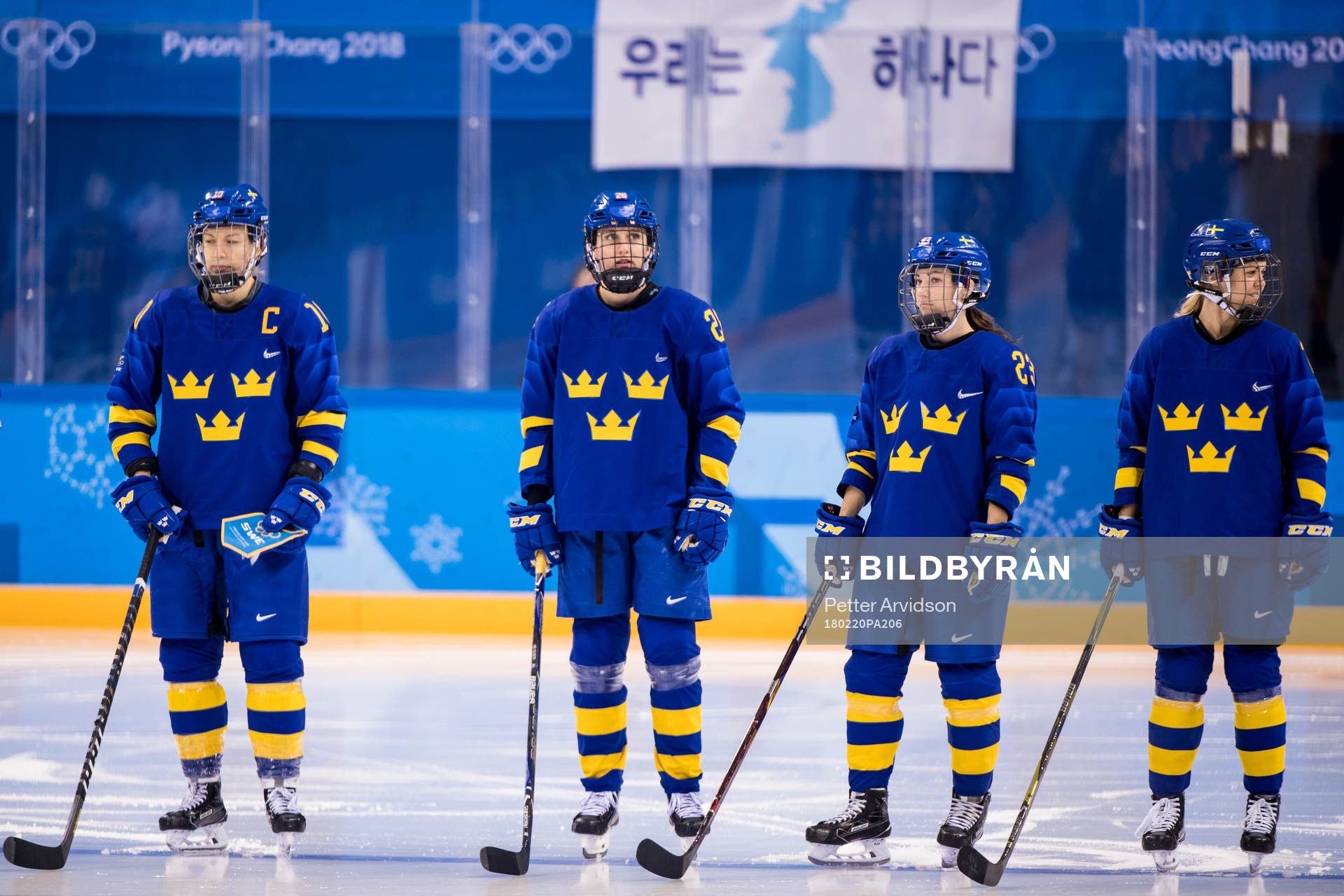 Players of Sweden prior the Women's Ice Hockey
