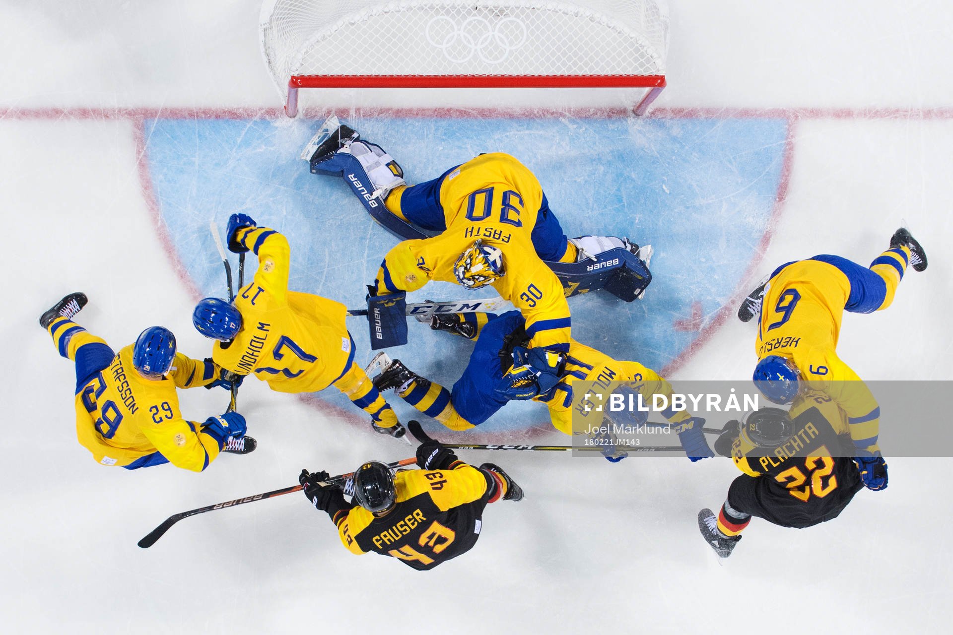 Gerrit Fauser and Matthias Plachta of Germany challenges