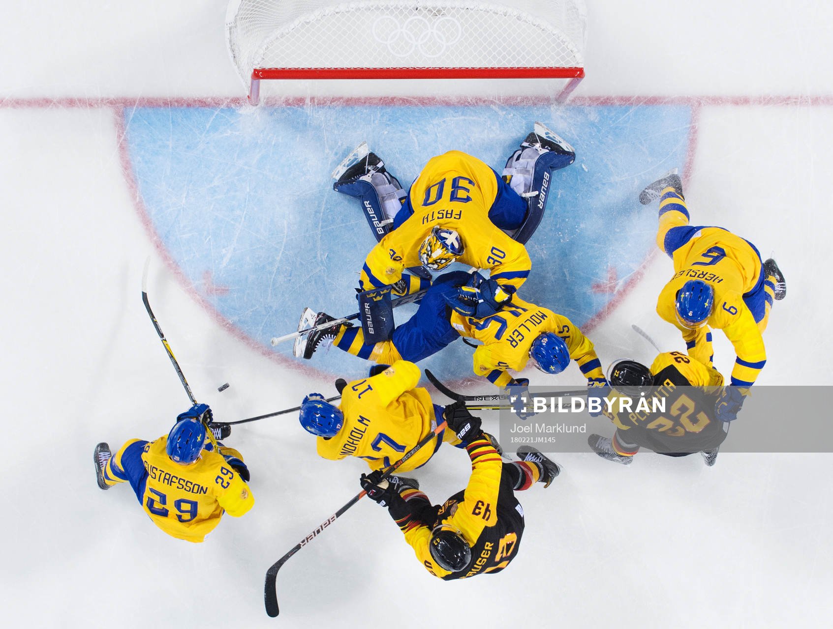 Gerrit Fauser and Matthias Plachta of Germany challenges