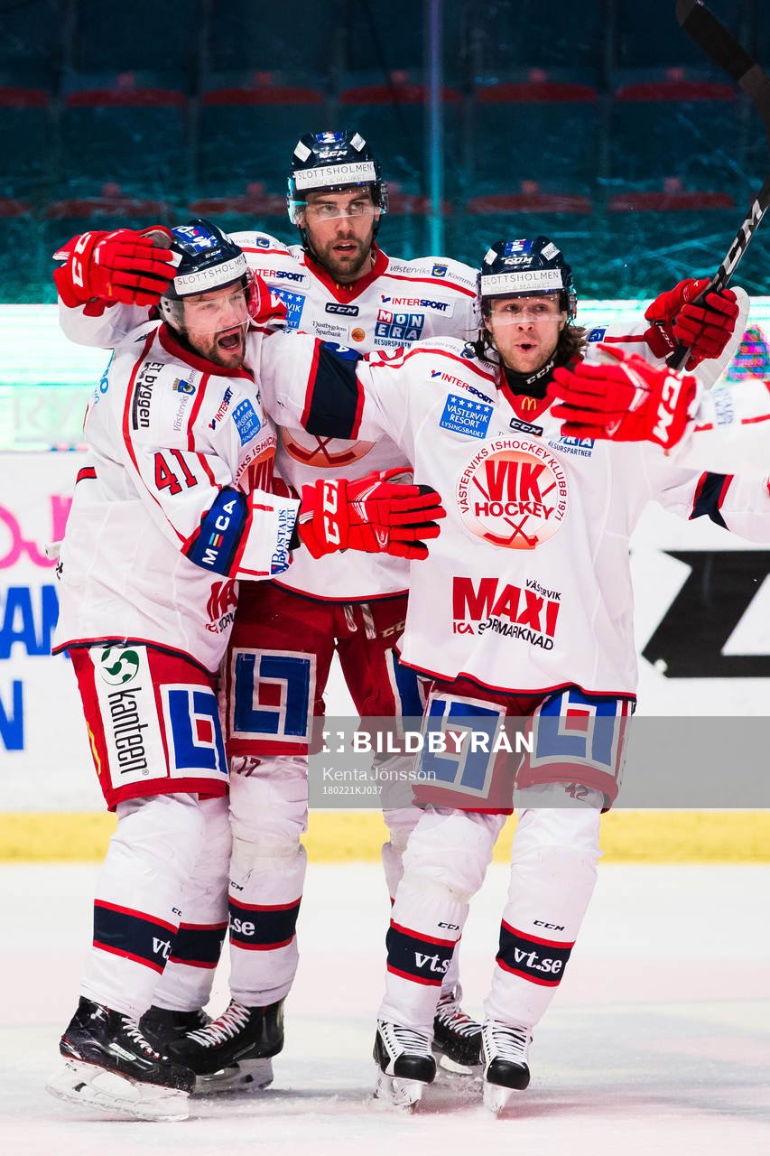 Västerviks Dan Pettersson jublar med Joacim Hedblad och